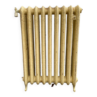 Old radiator on feet with nine flowered blades in cast iron 20th century