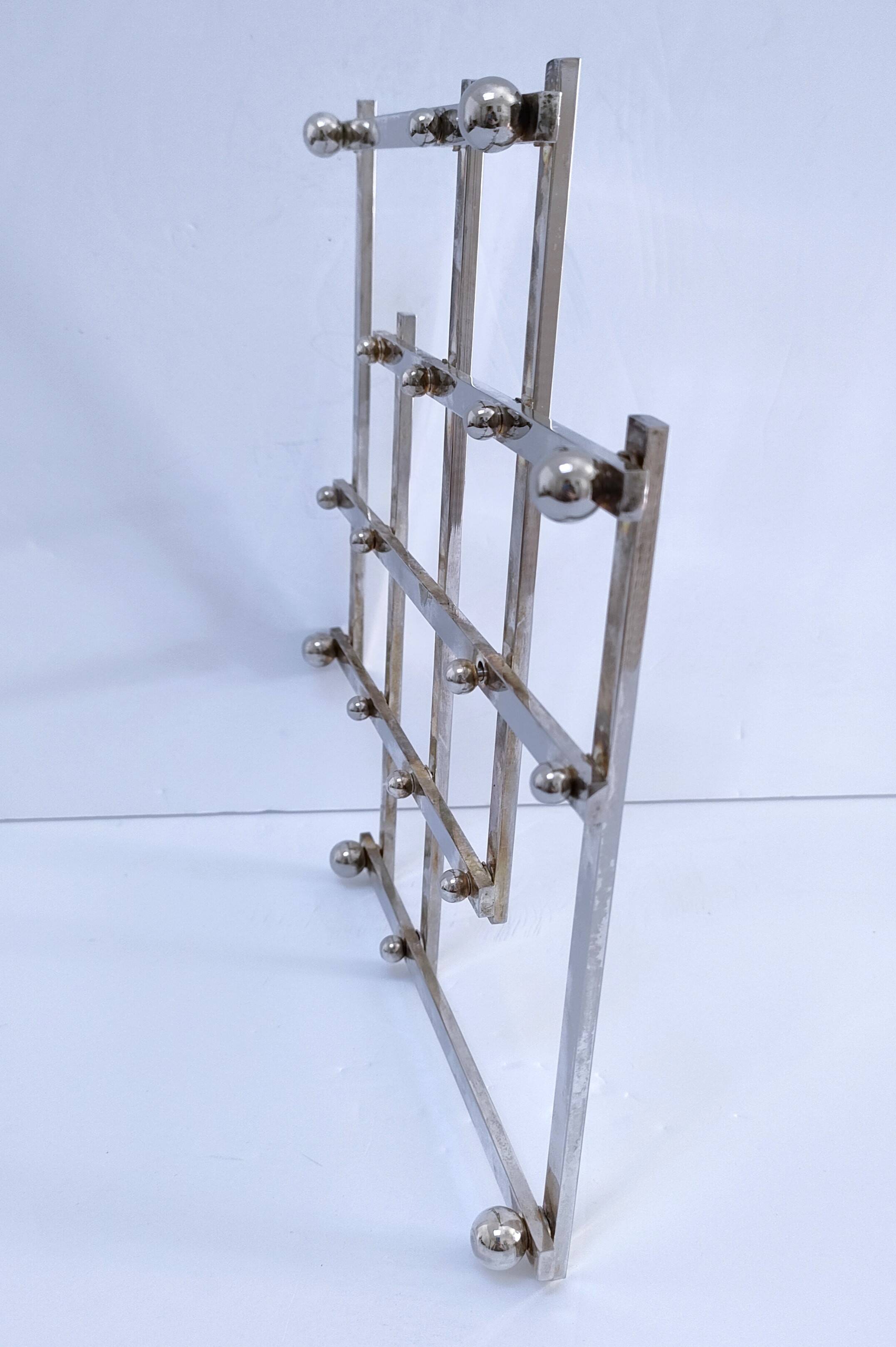 Art Deco style extendable silver metal trivet