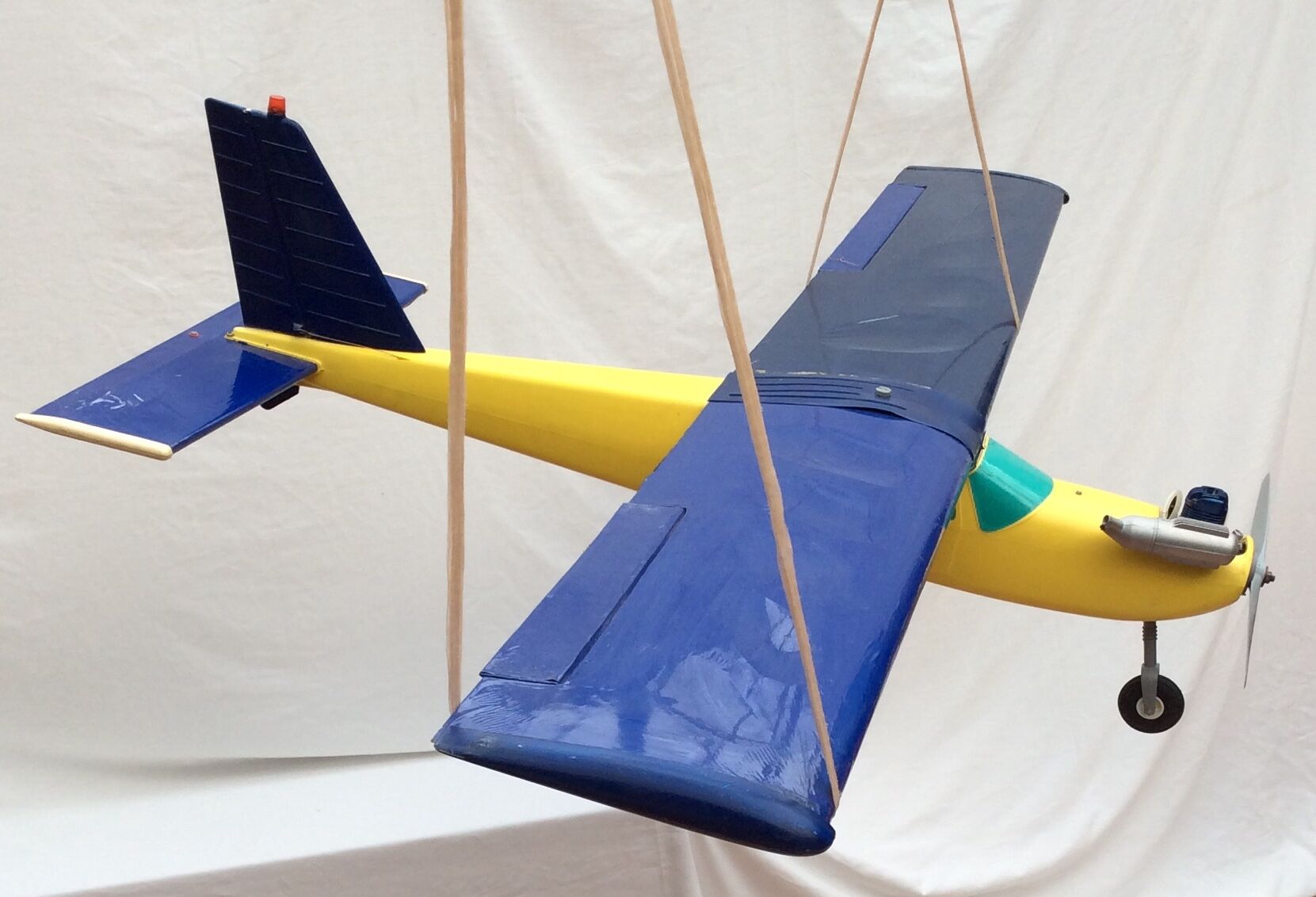 Model airplane circa 1980 years with gasoline engine in plastic dimension H-25cm- L-105- Pr-170