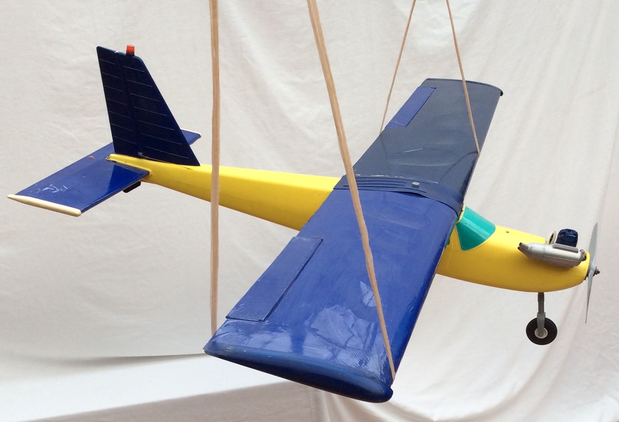 Model airplane circa 1980 years with gasoline engine in plastic dimension H-25cm- L-105- Pr-170