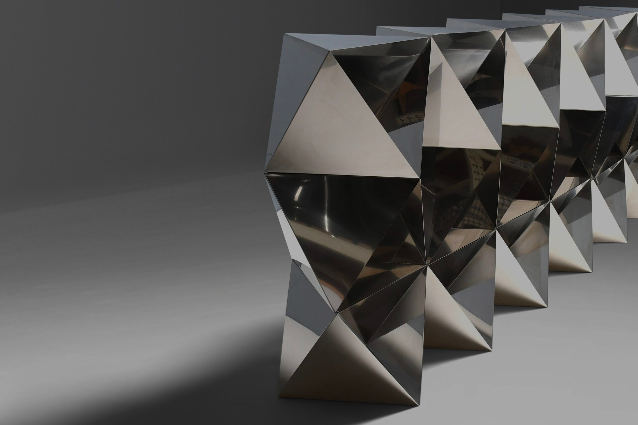 Séparateur de pièce / bibliothèque en acier inoxydable par Manfredo Massironi pour Arrmet