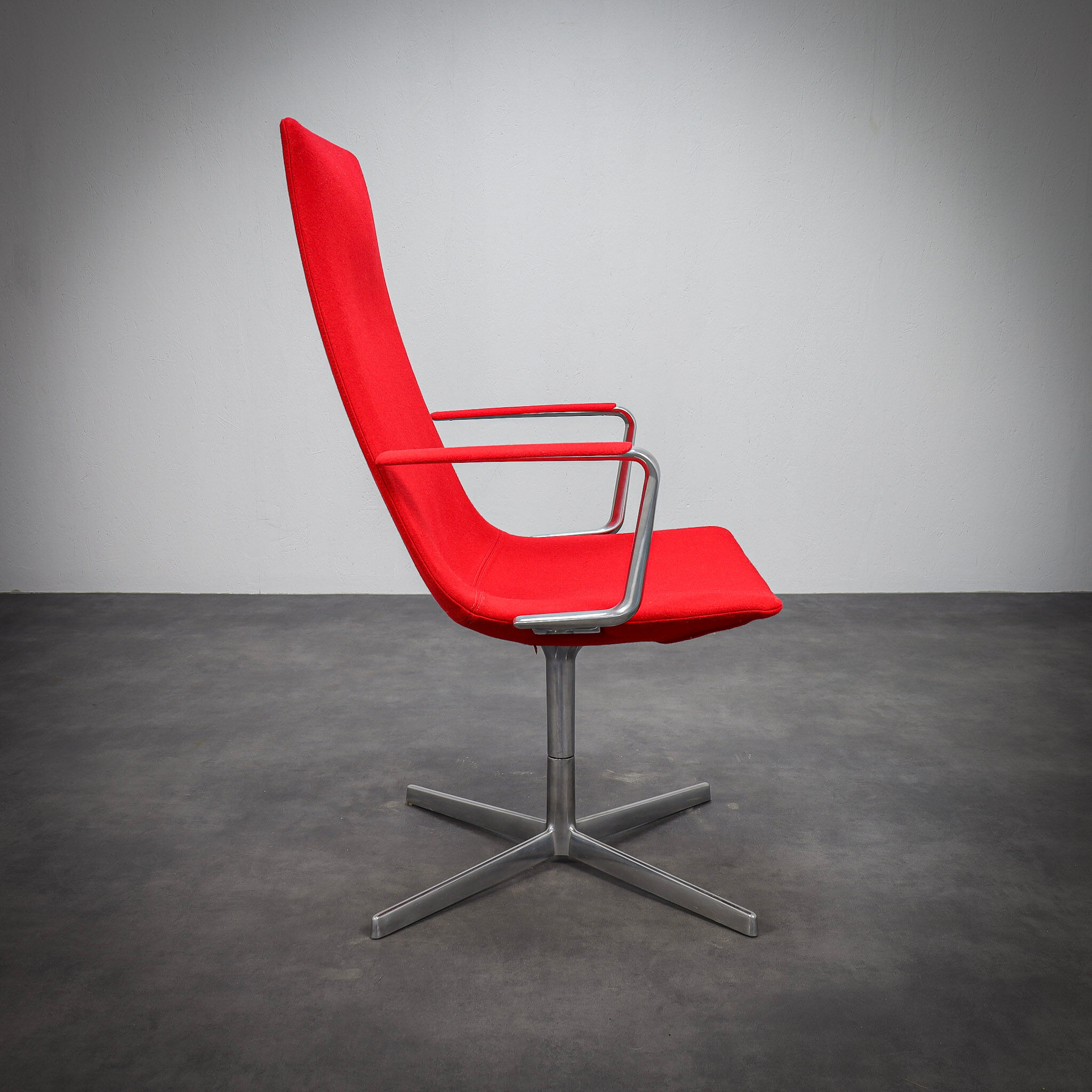 Paire de fauteuils pivotants Catifa 70 par Arper, Italie