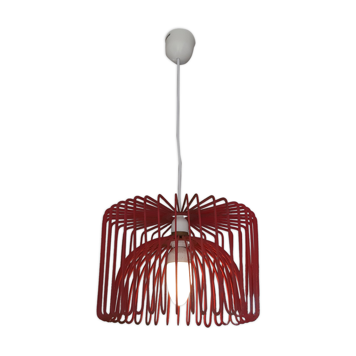 Suspension vintage metal red