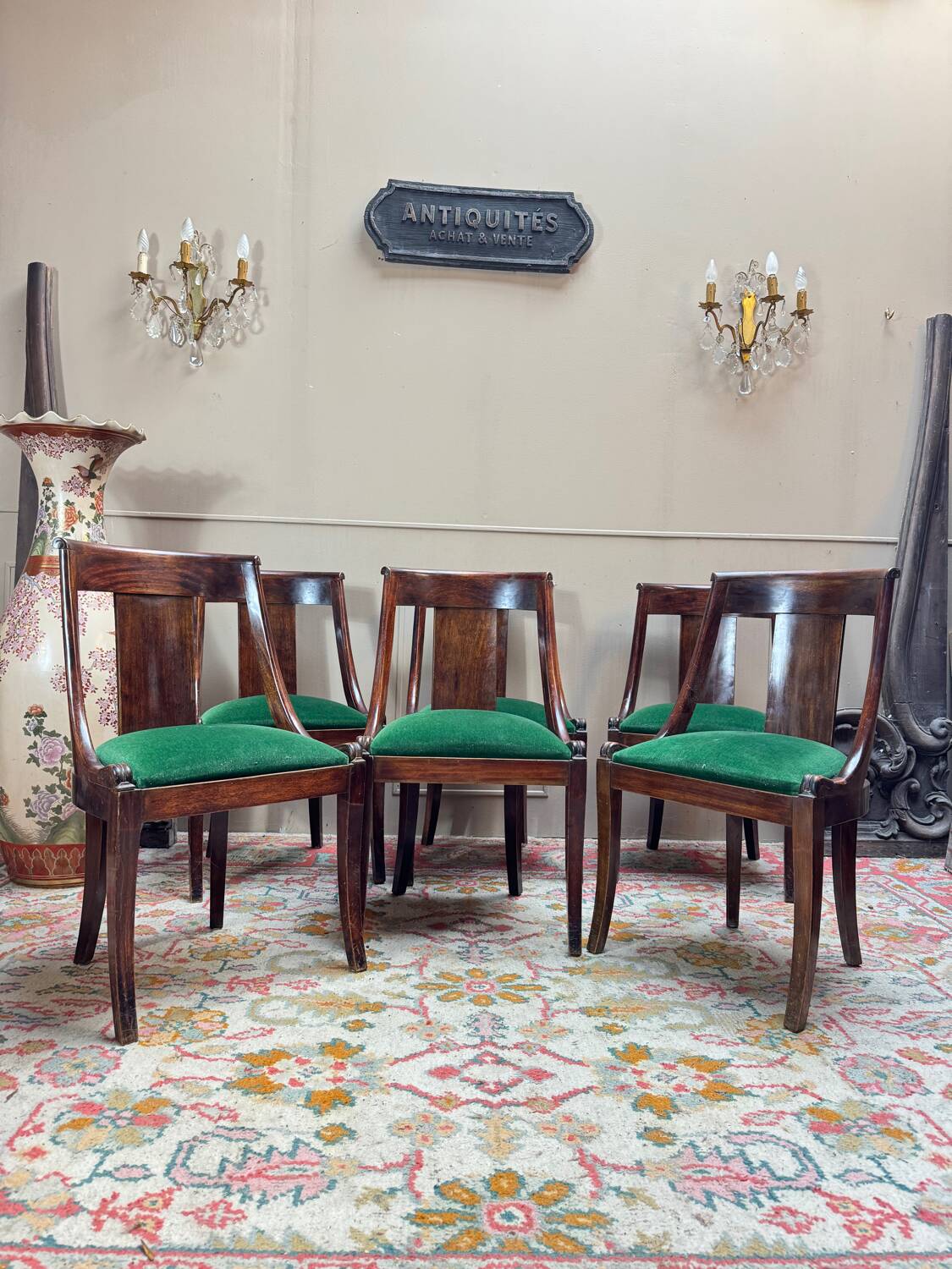 Suite de six chaises gondole en acajou de style empire