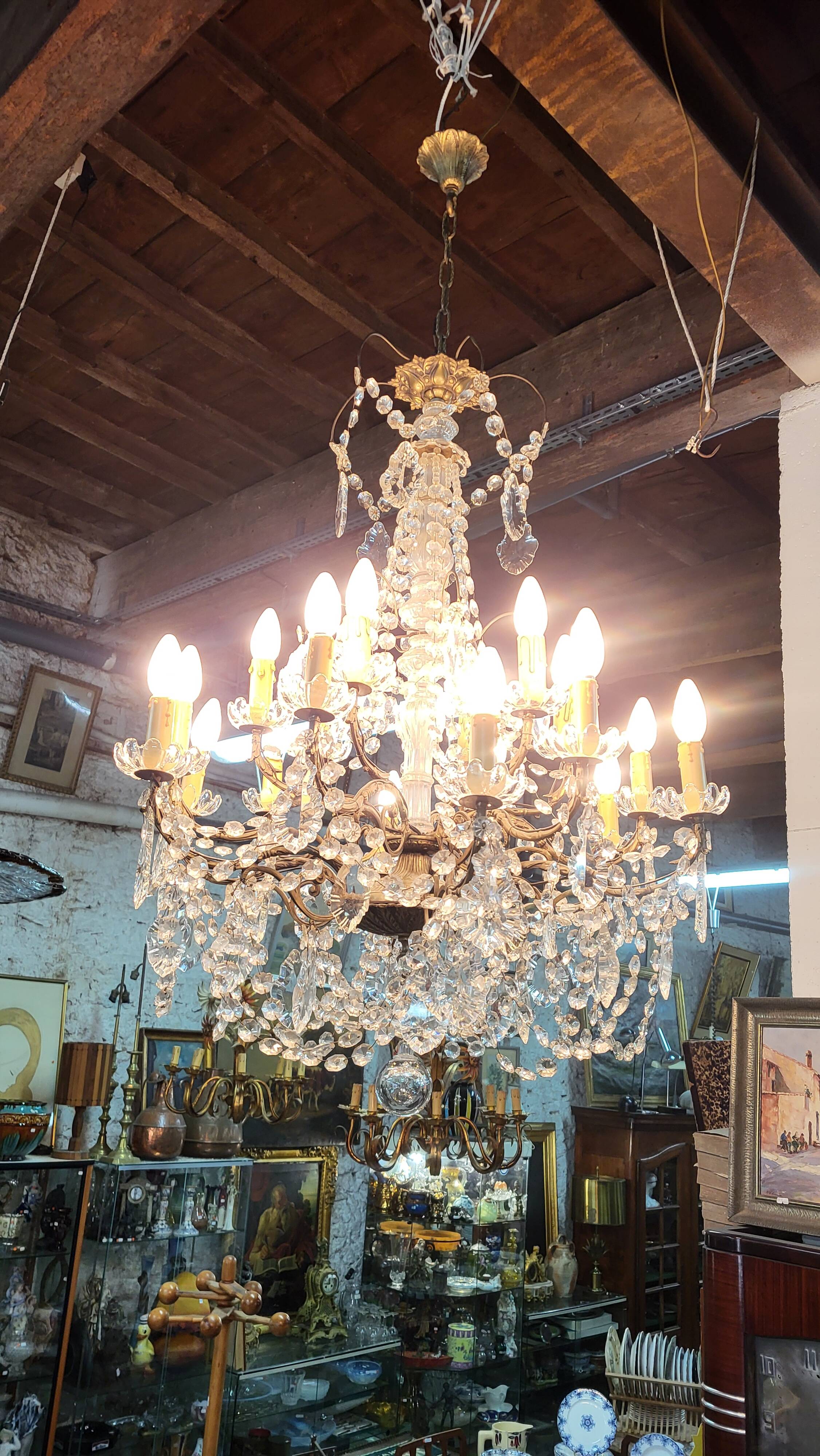 Chandelier with pendants 18 bulbs