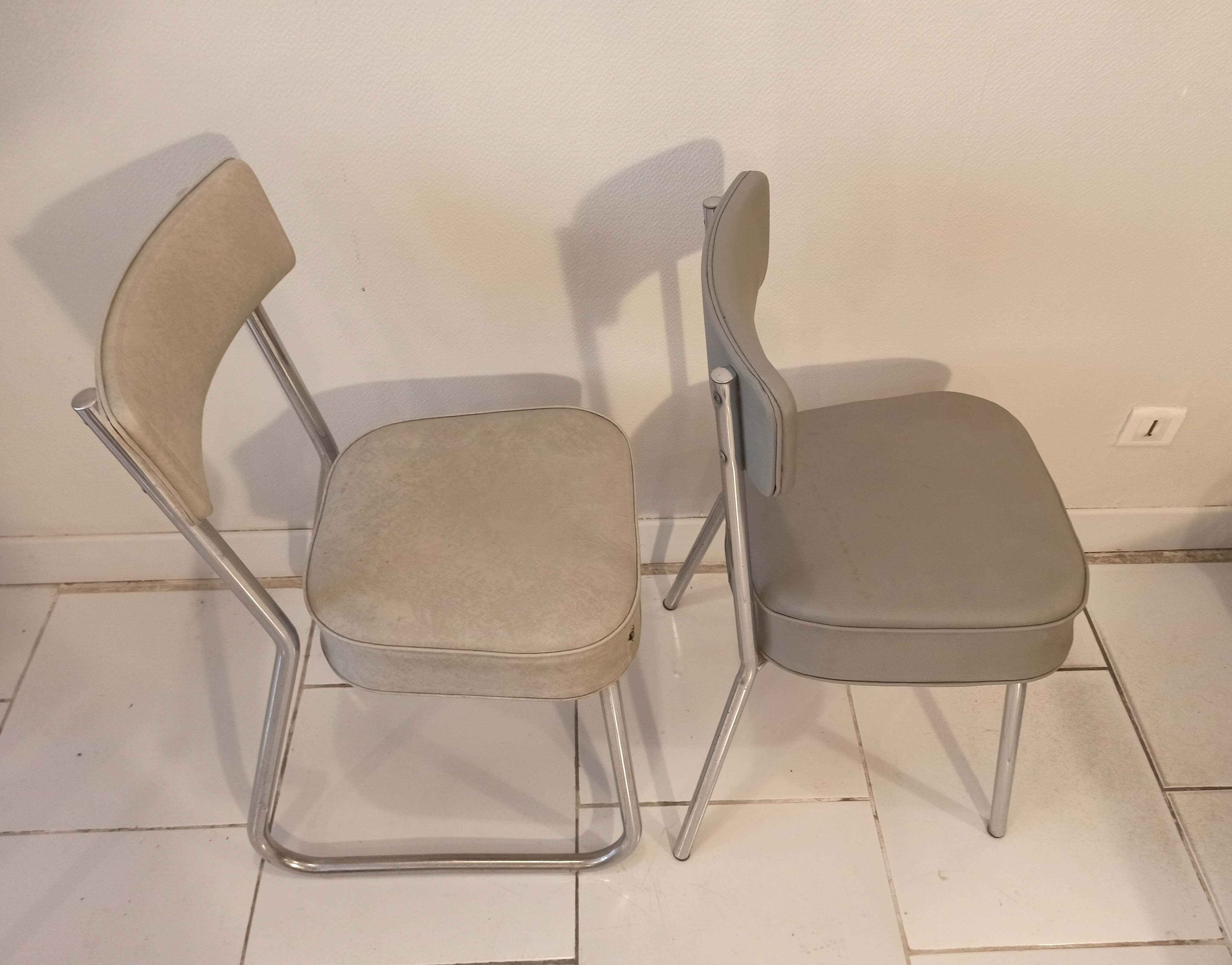Pair of vintage gray Ronéo chairs