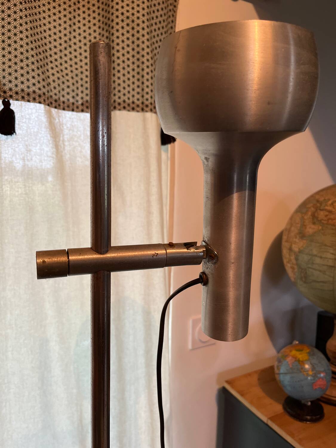 Lampadaire vintage en aluminium brossé par swisslamp
