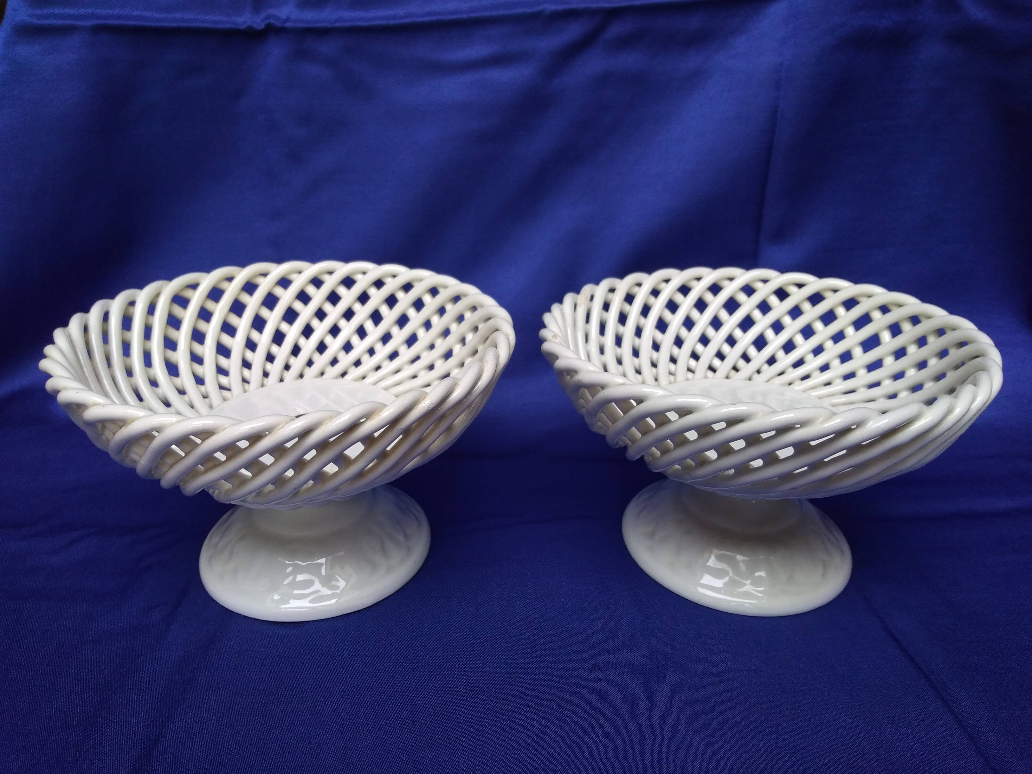 Pair of cut-on-foot in white braided earthenware