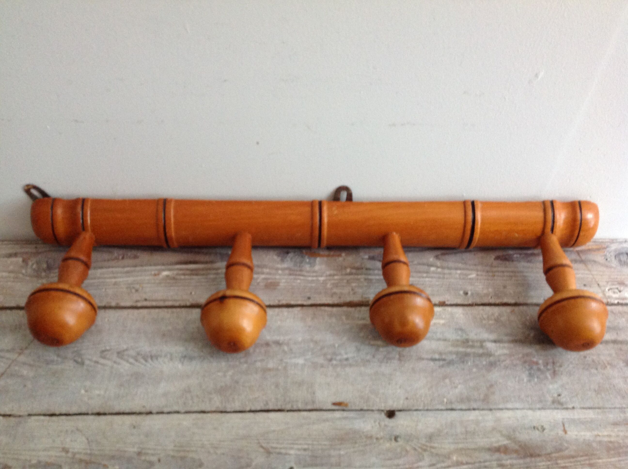 Bamboo-style coat hanger