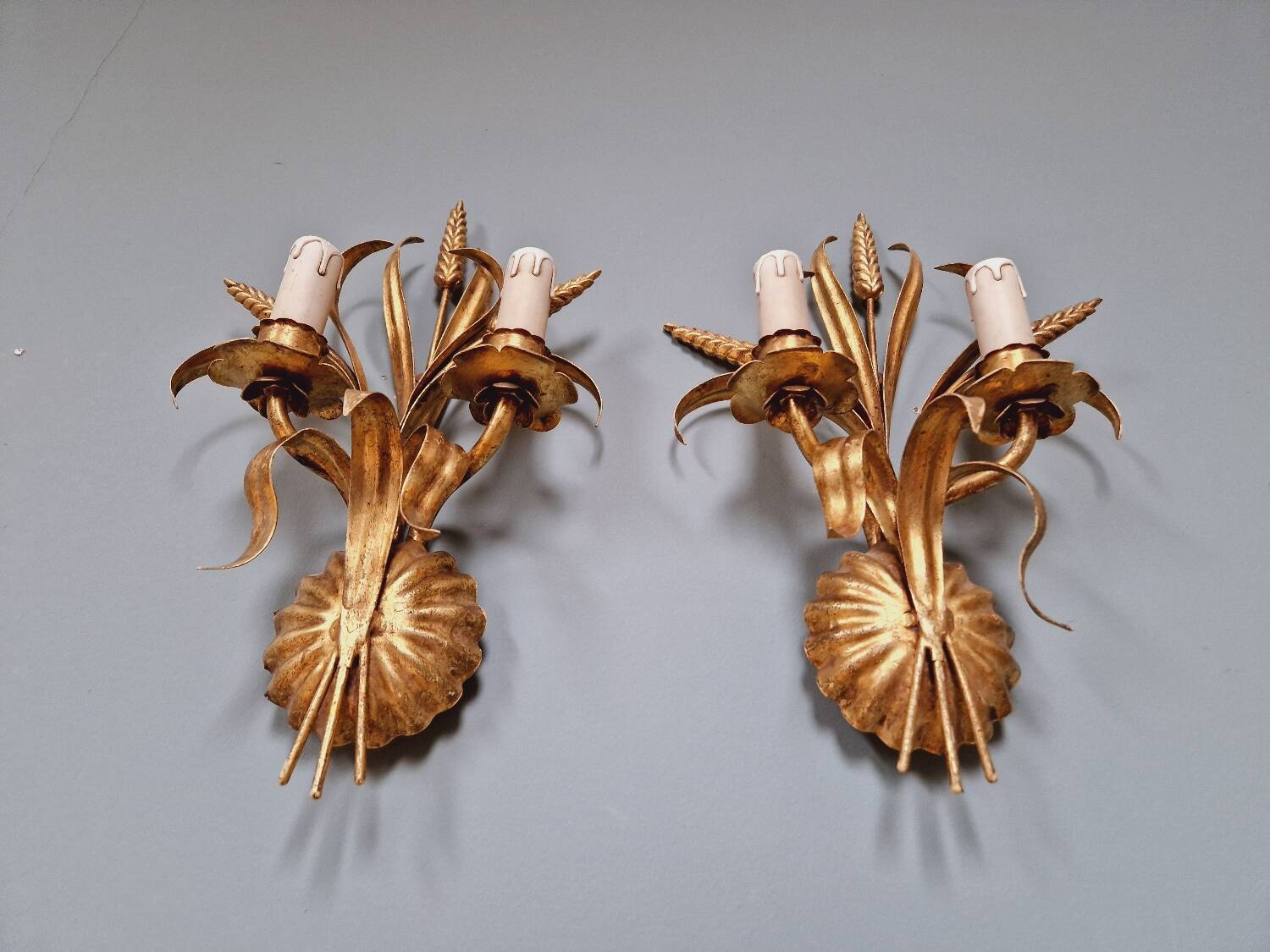 Pair of Italian wall sconces in gilded metal