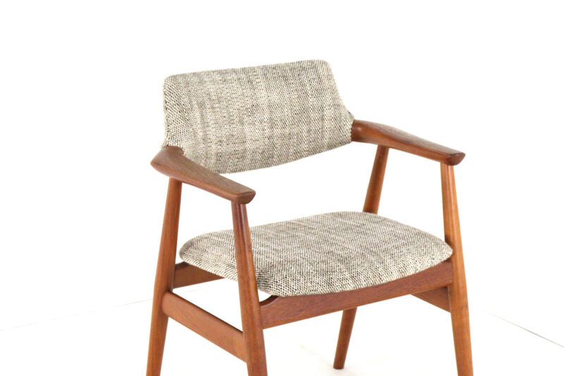 Svend Åge Eriksen for Glostrup GM11 chair - danish design - new upholstery