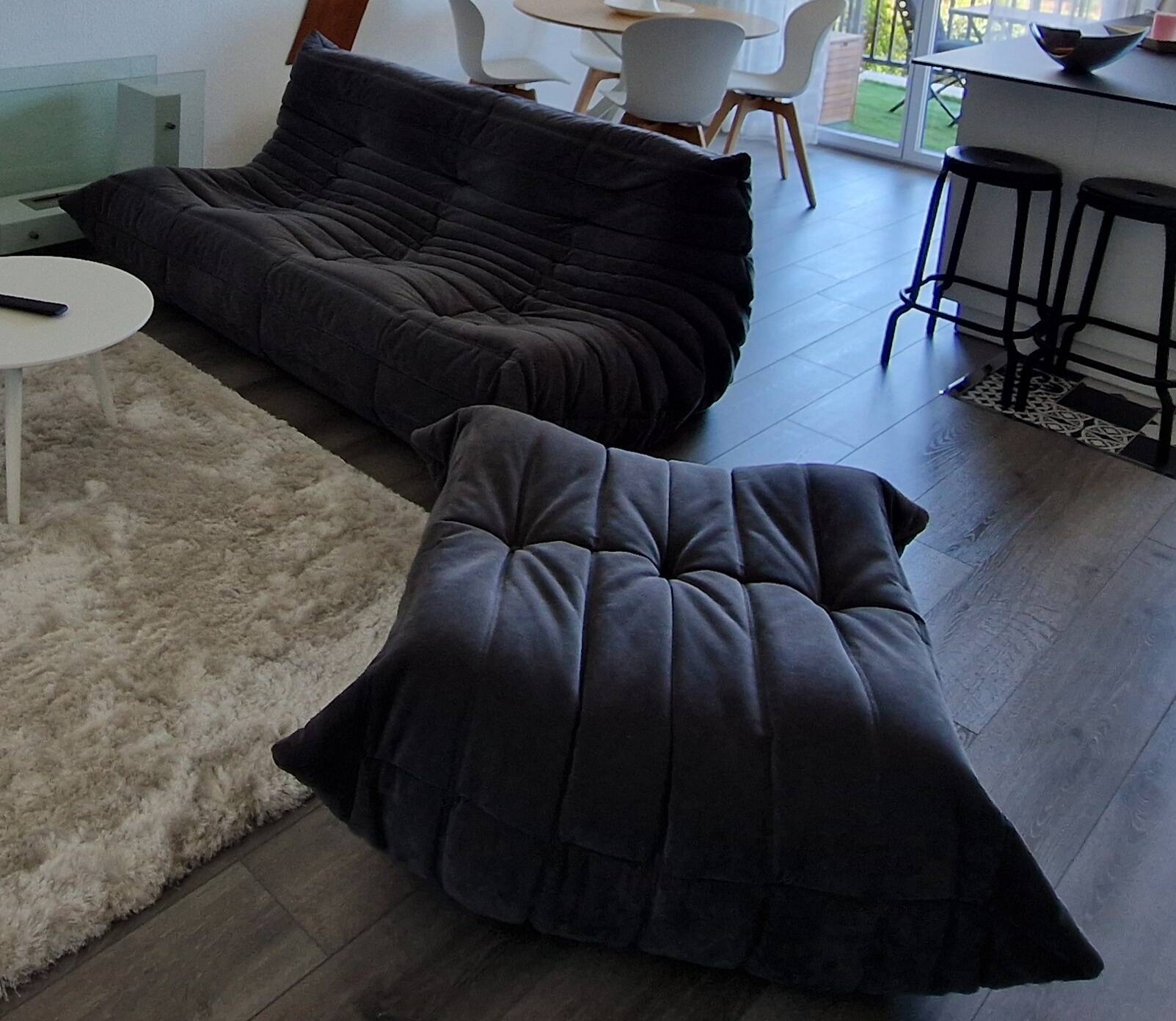 Canapé 3 places Togo et pouf