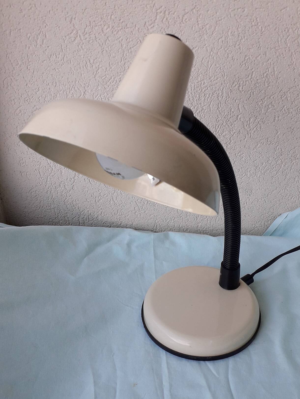 Desk lamp