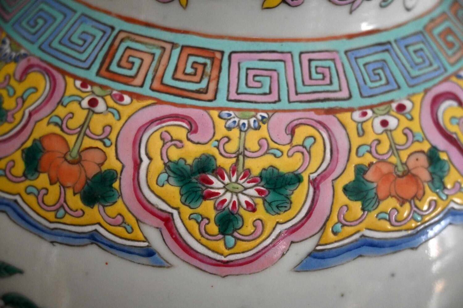 Vase couvert en porcelaine de la famille rose, Chine XIXème