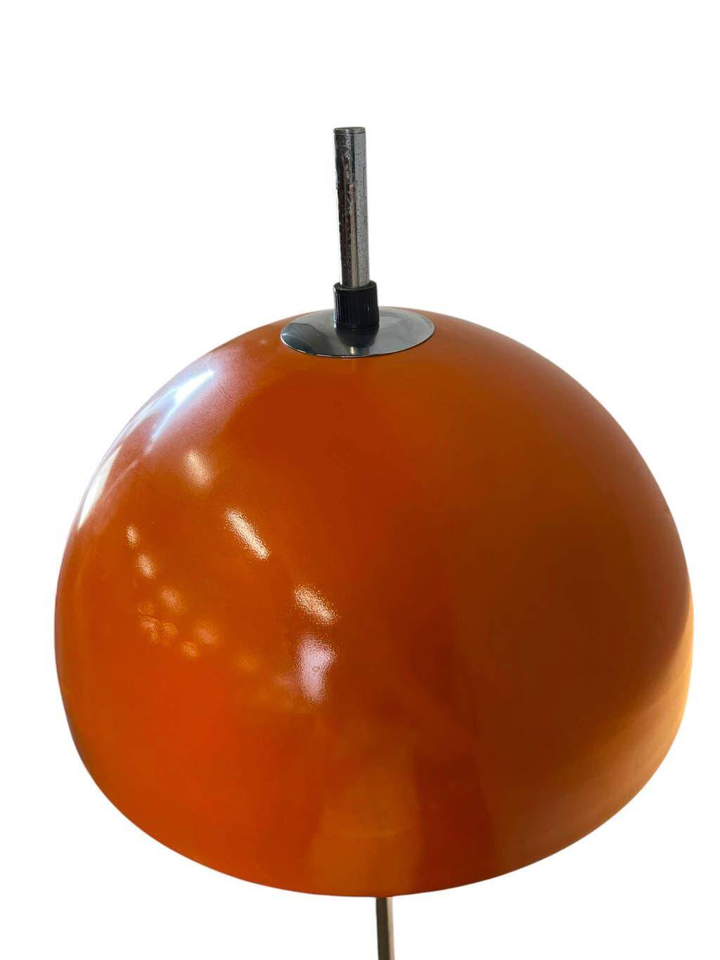 Lampadaire vintage chromé avec abat-jour orange