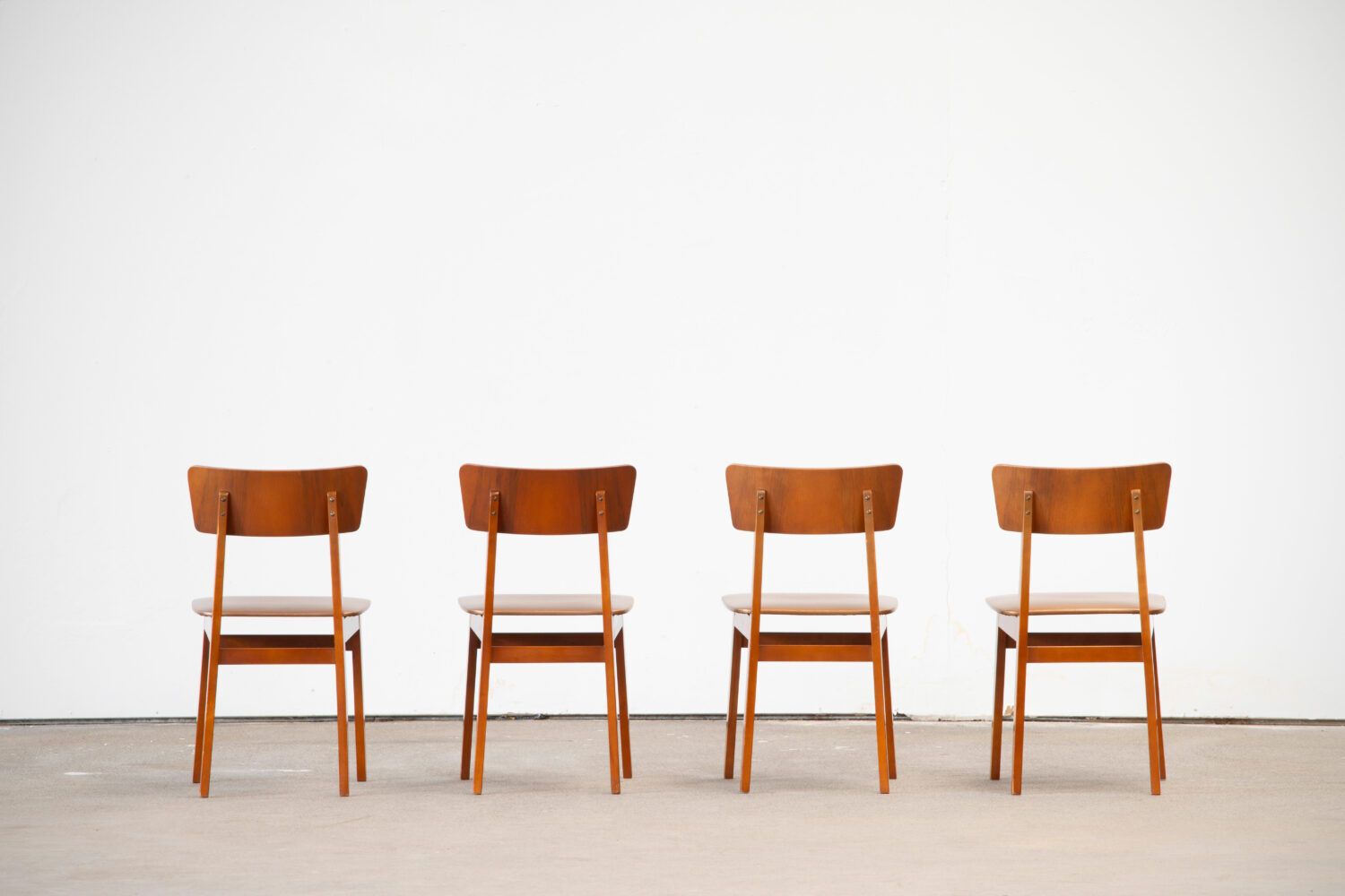 Series of 4 scandinavian chairs with curved back 1960