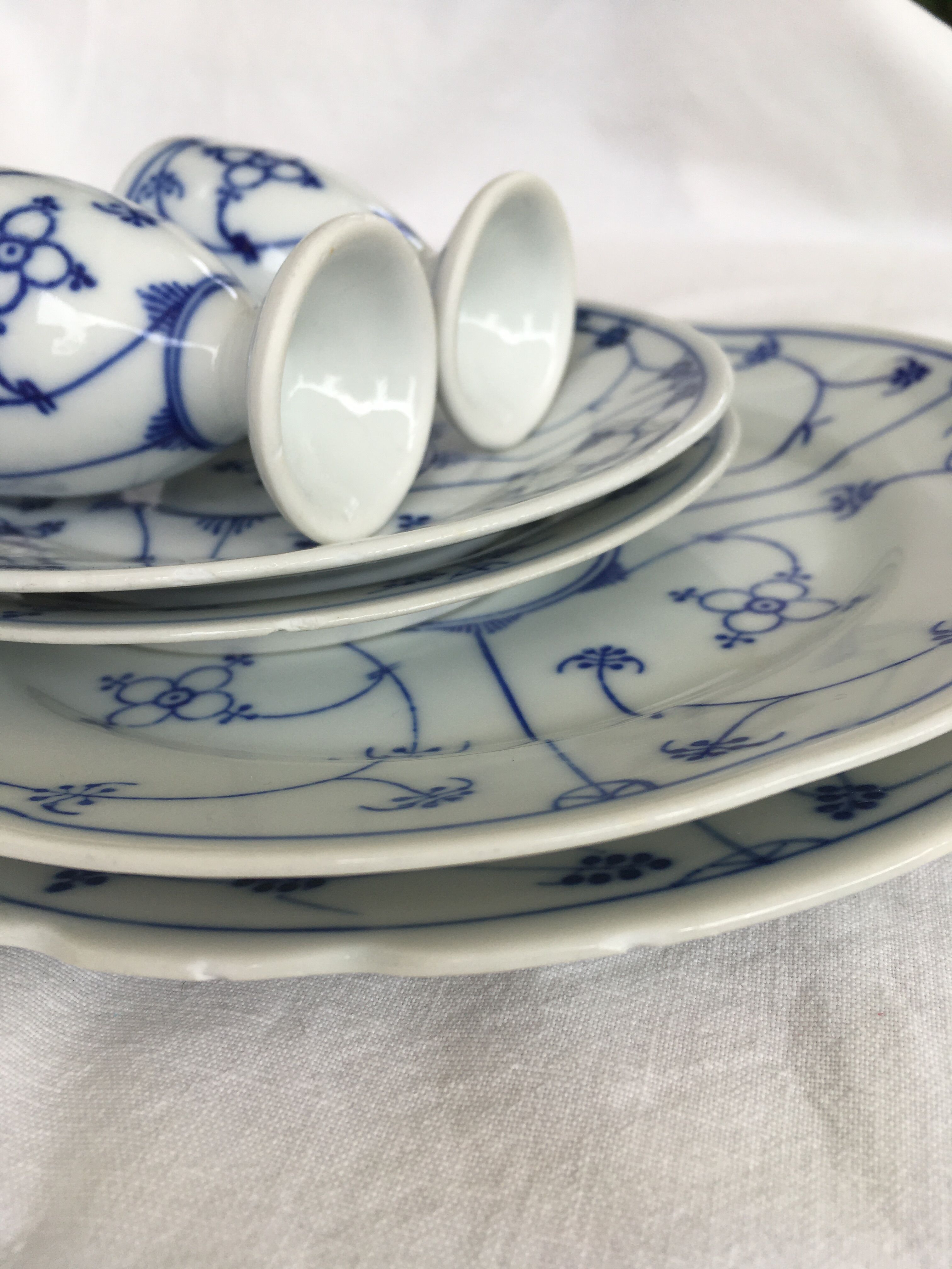 Breakfast coquetiers and porcelain plates