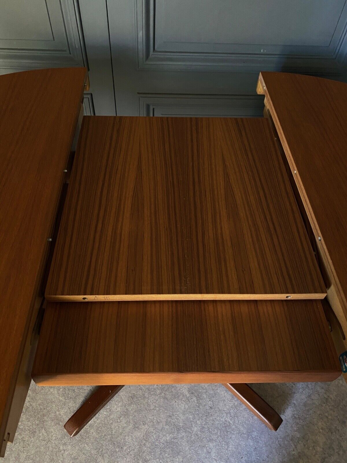 Table Baumann scandinave ronde 1970 rallonges a systeme 4 à 8 personnes