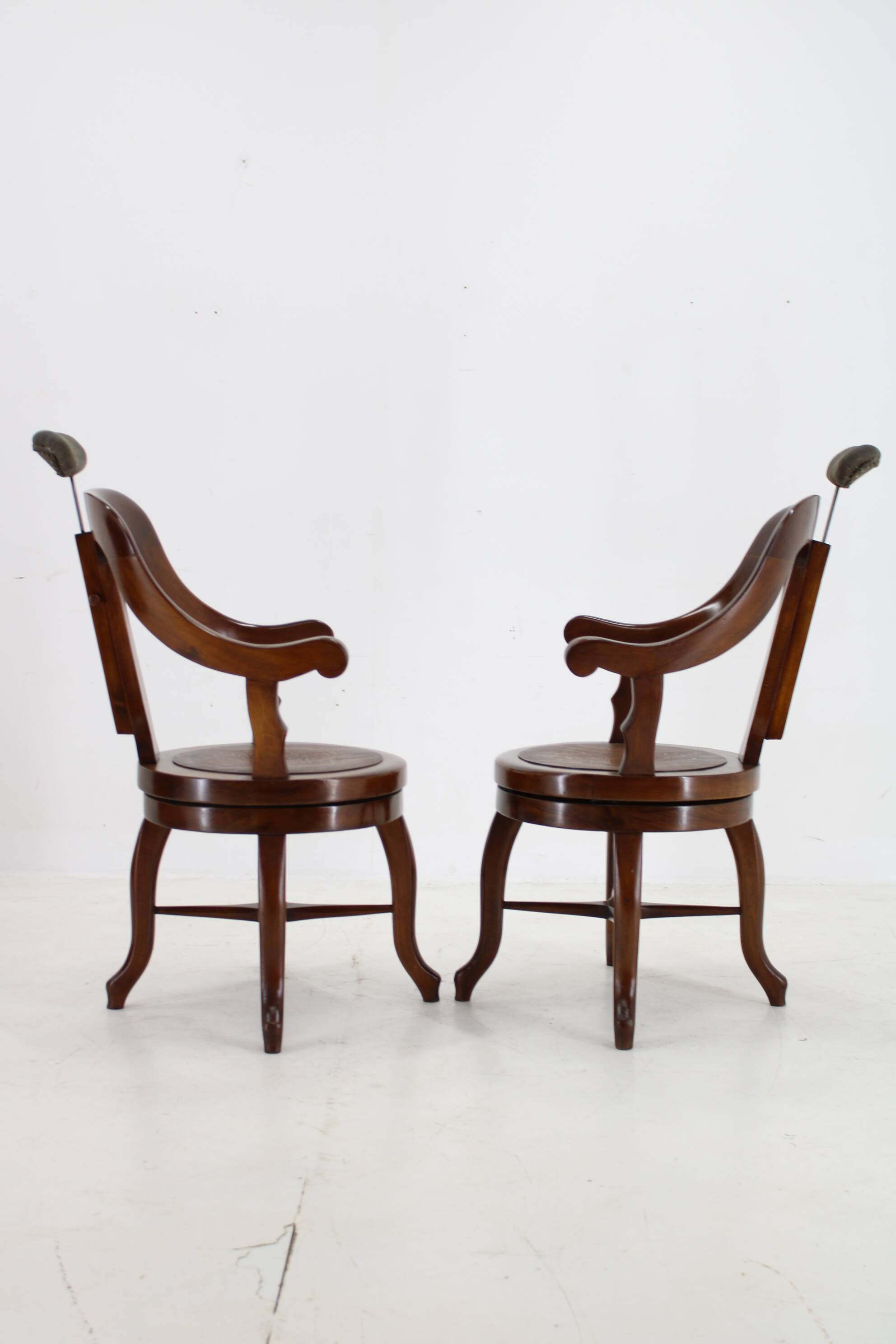 Chaise de barbier pivotante en hêtre restaurée des années 1920, Tchécoslovaquie