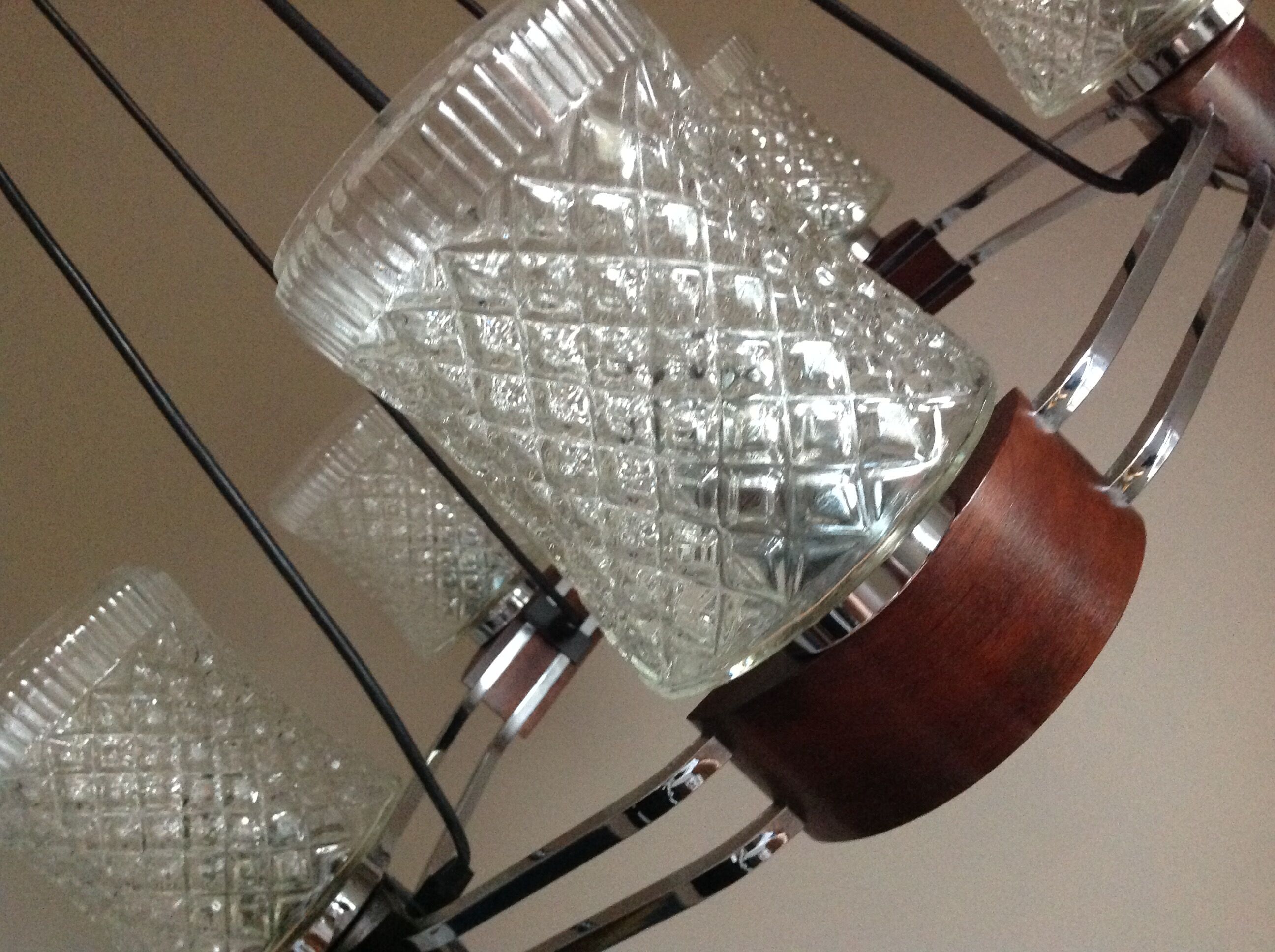 Lustre en chrome et teck à 5 feux style scandinave