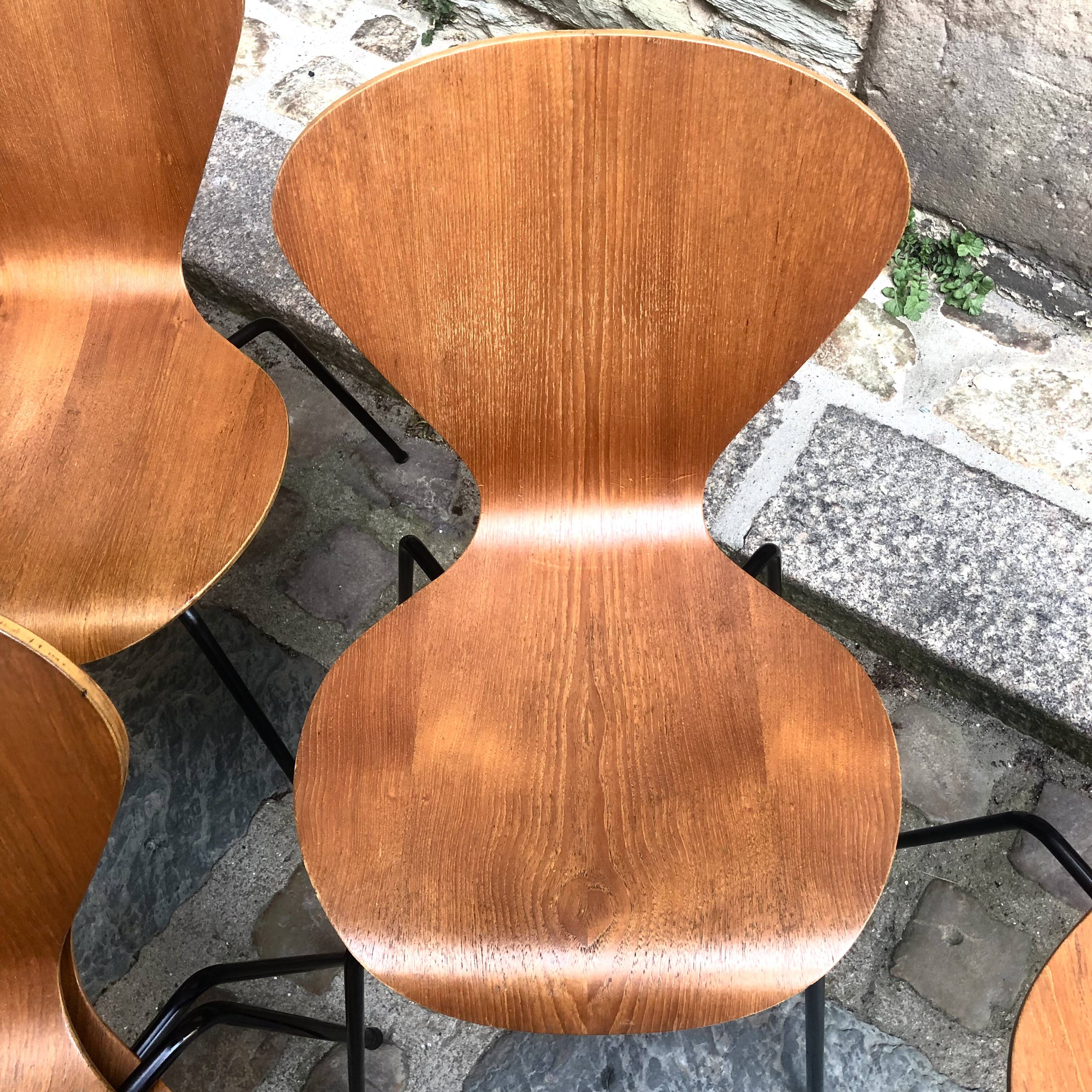 5 Arne Jacobsen chairs