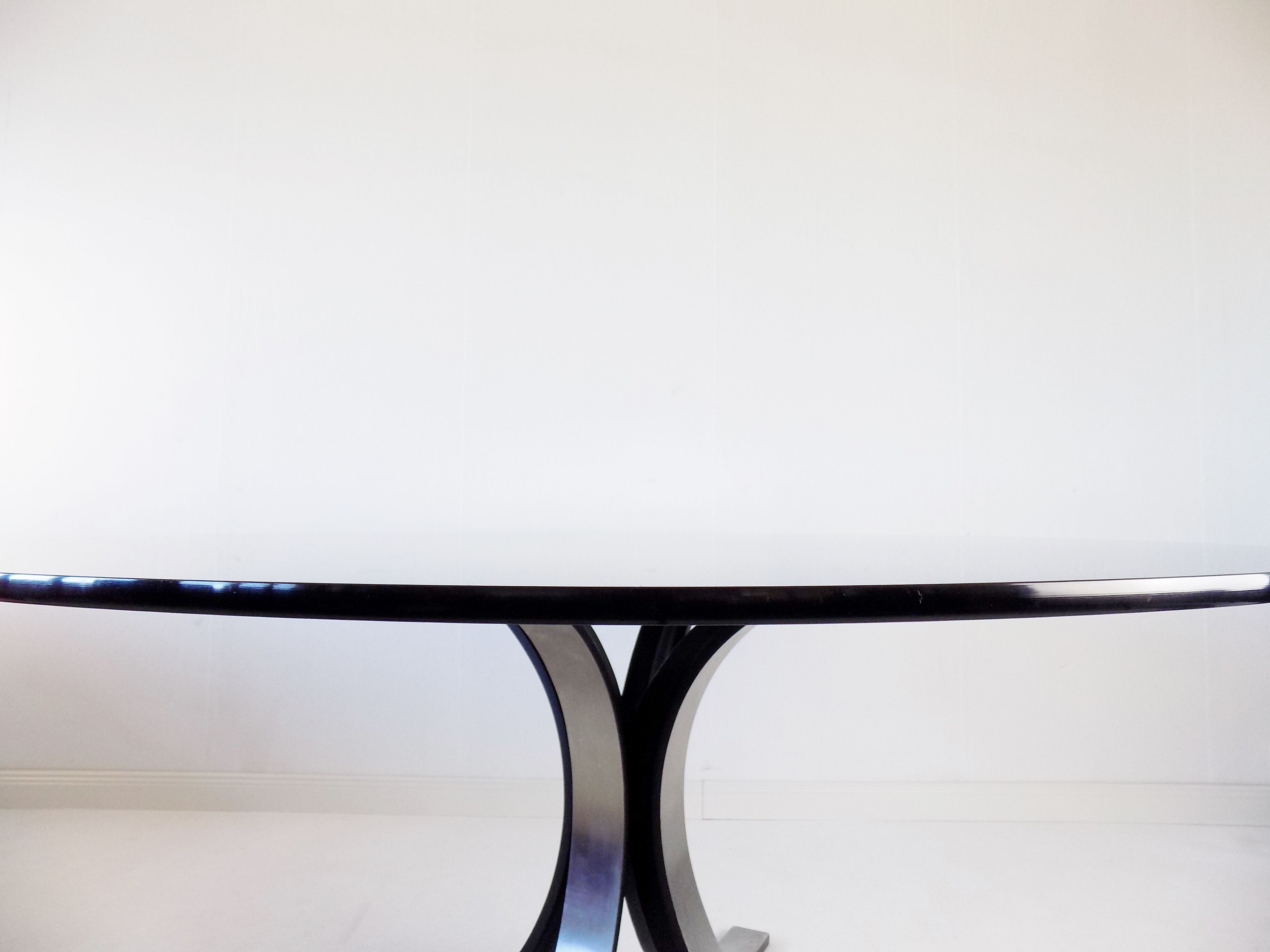 Tecno T69 side table by Osvaldo Borsani and Eugenio Gerli