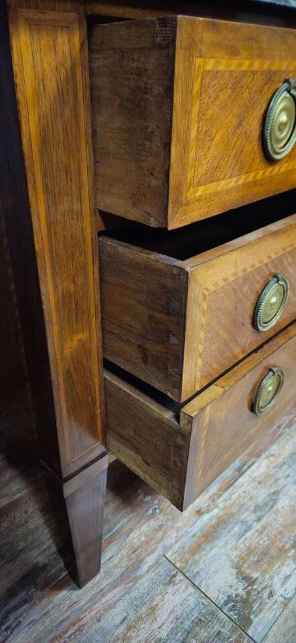 Commode époque Louis XVI en marquéterie époque XVIIIeme