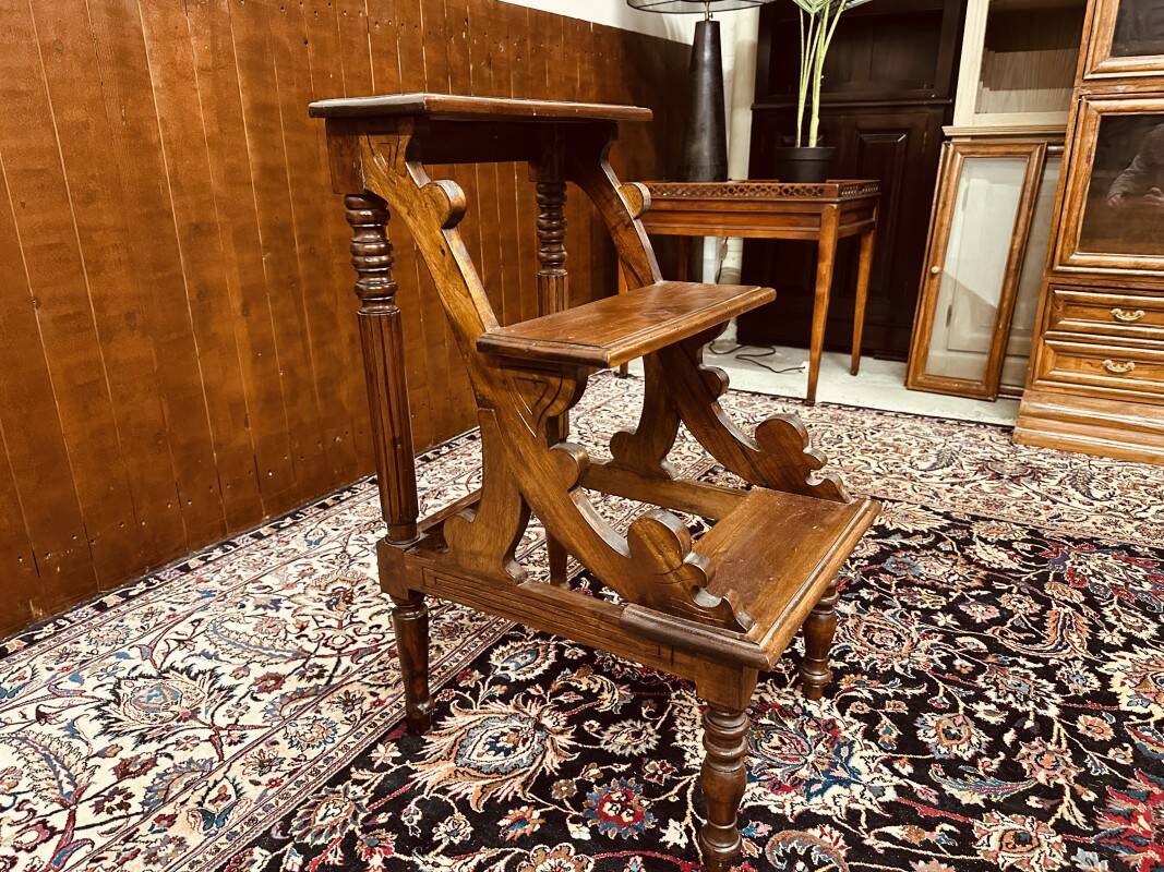 Escalier de bibliothèque classique