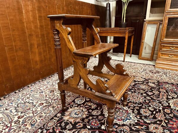 Escalier de bibliothèque classique