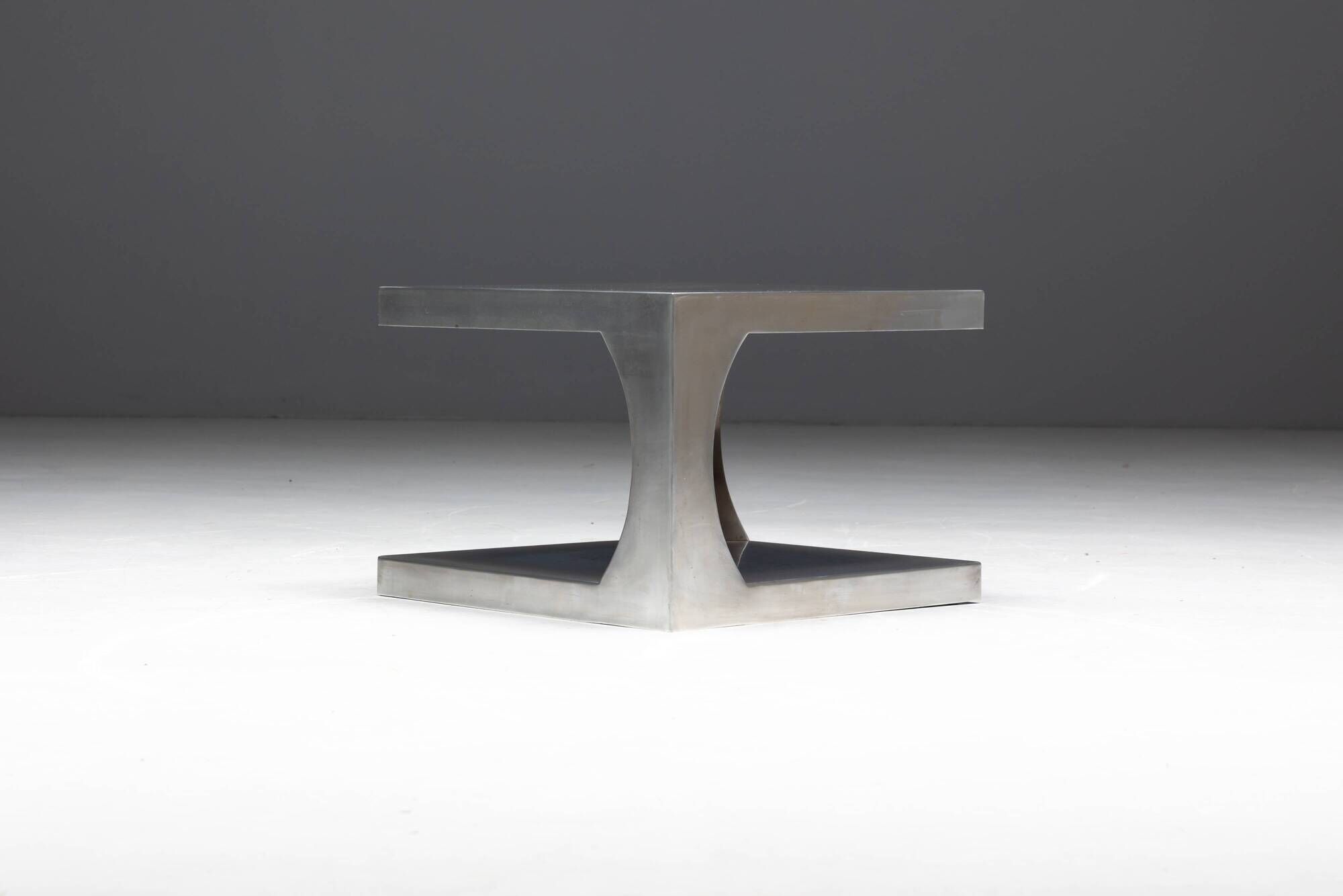 Tables d'appoint modernistes en aluminium, Italie, années 1970