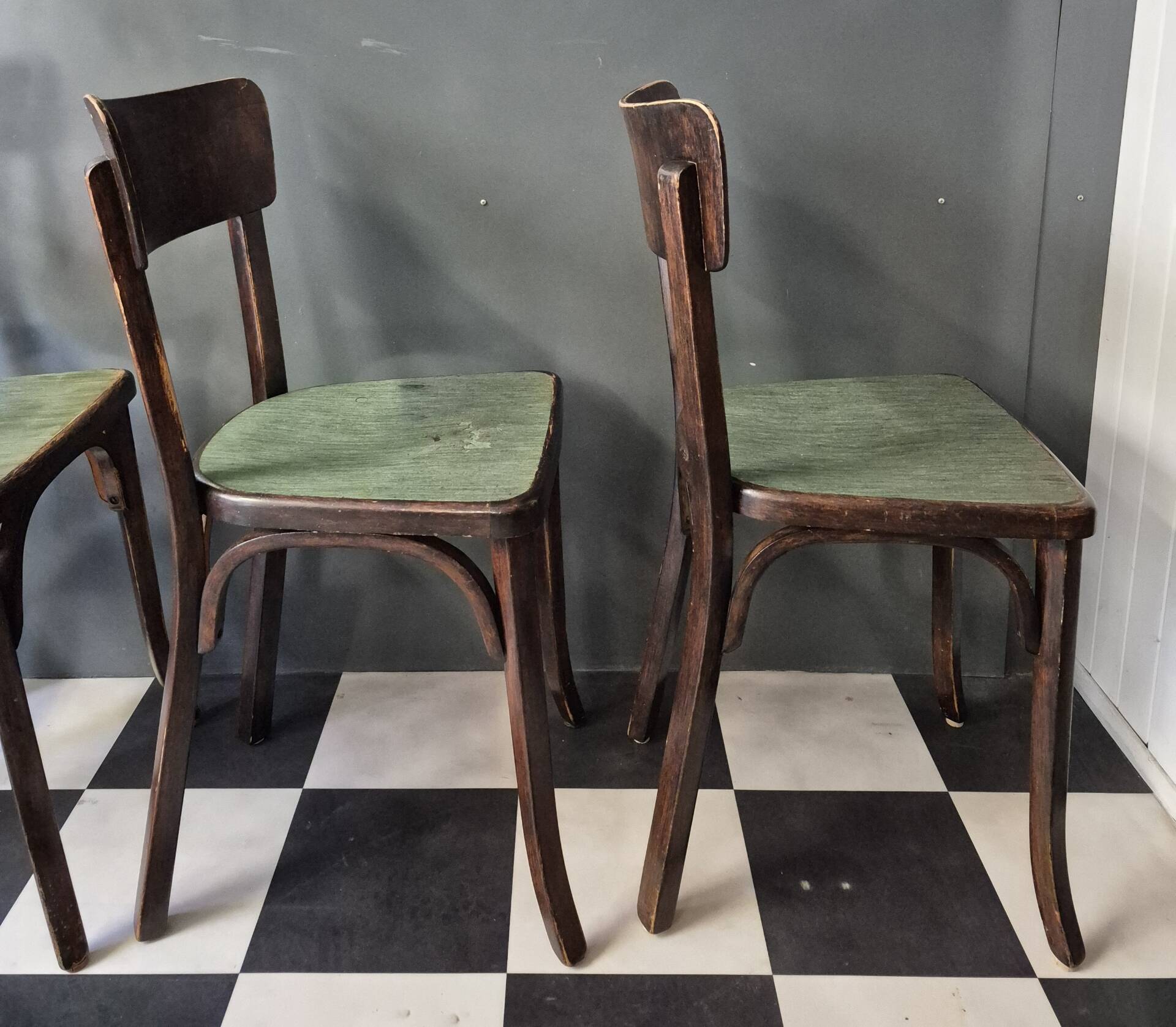 Suite de 4 anciennes chaises Bistrot Baumann Vintage Année 50
