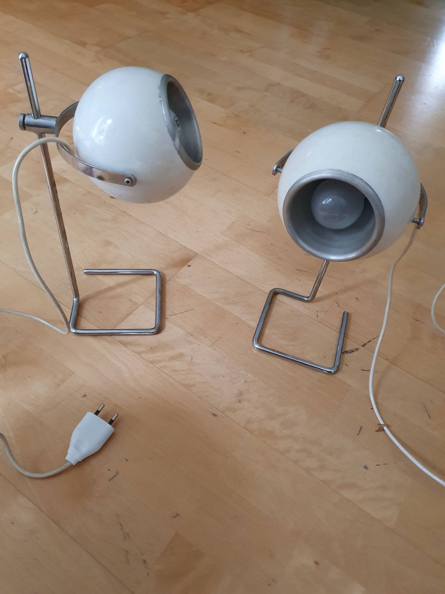 Paire de lampes eye ball vintage