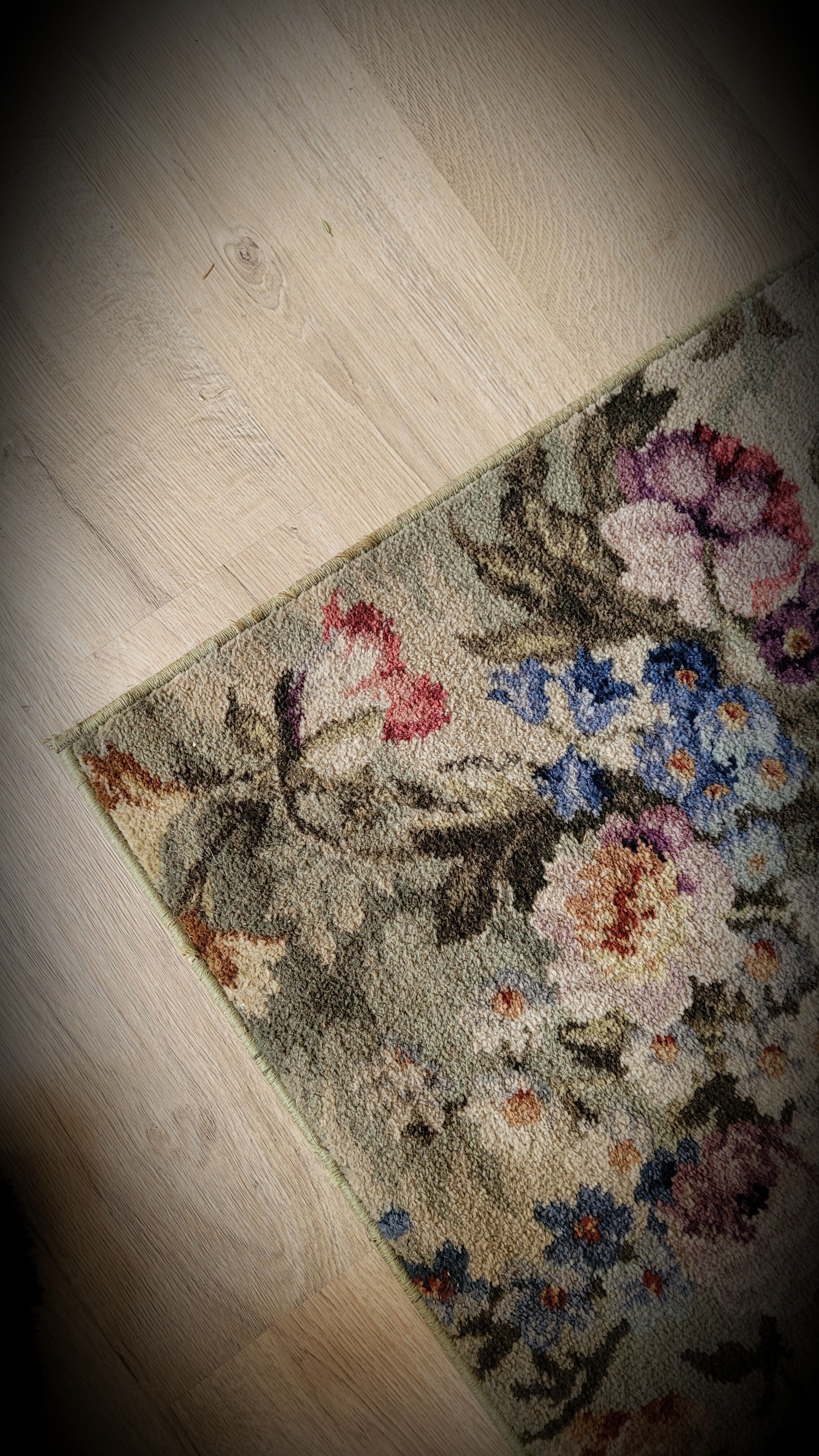 English carpet Axminster 69x118cm