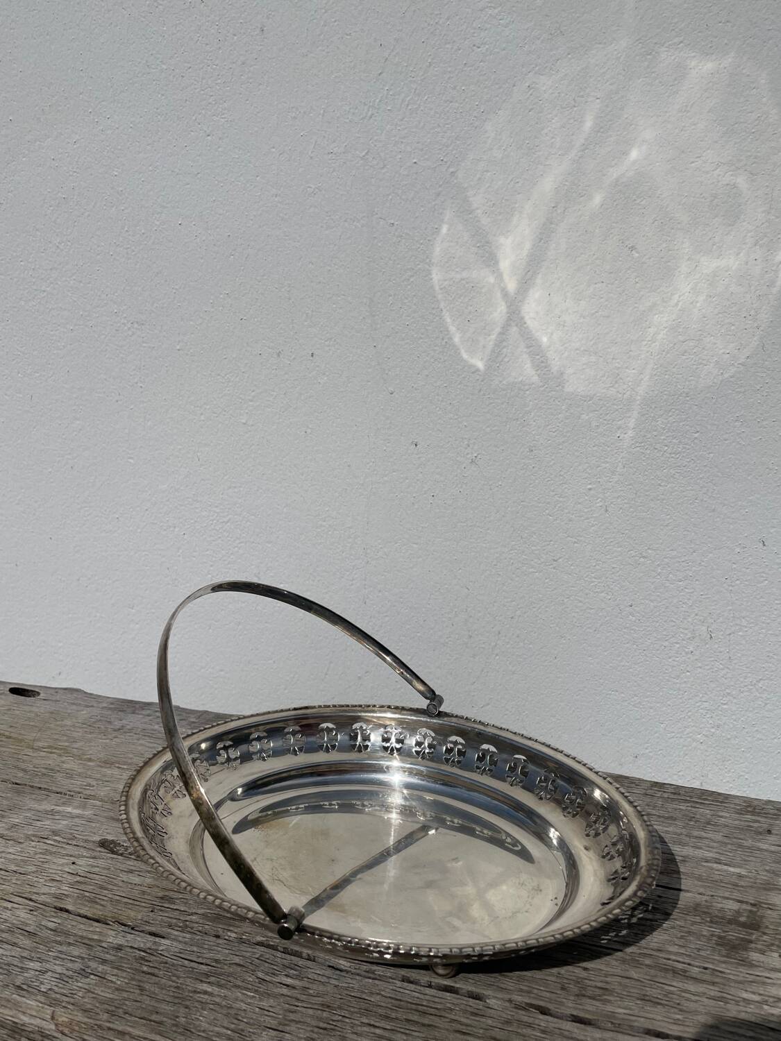Oval dish with silver-plated metal handle