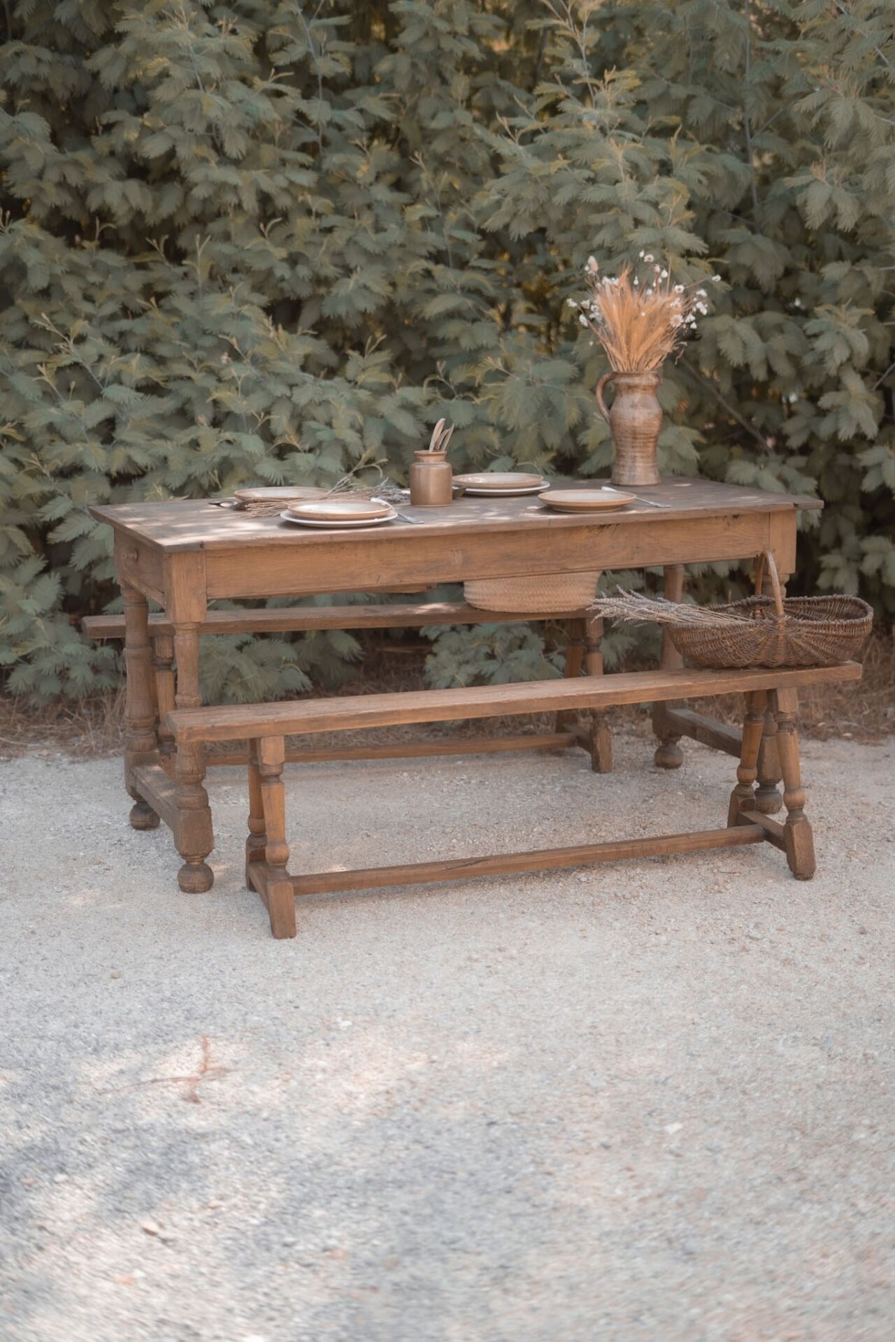 Table and benches set