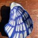 Lot of 2 oyster-shaped bowls.