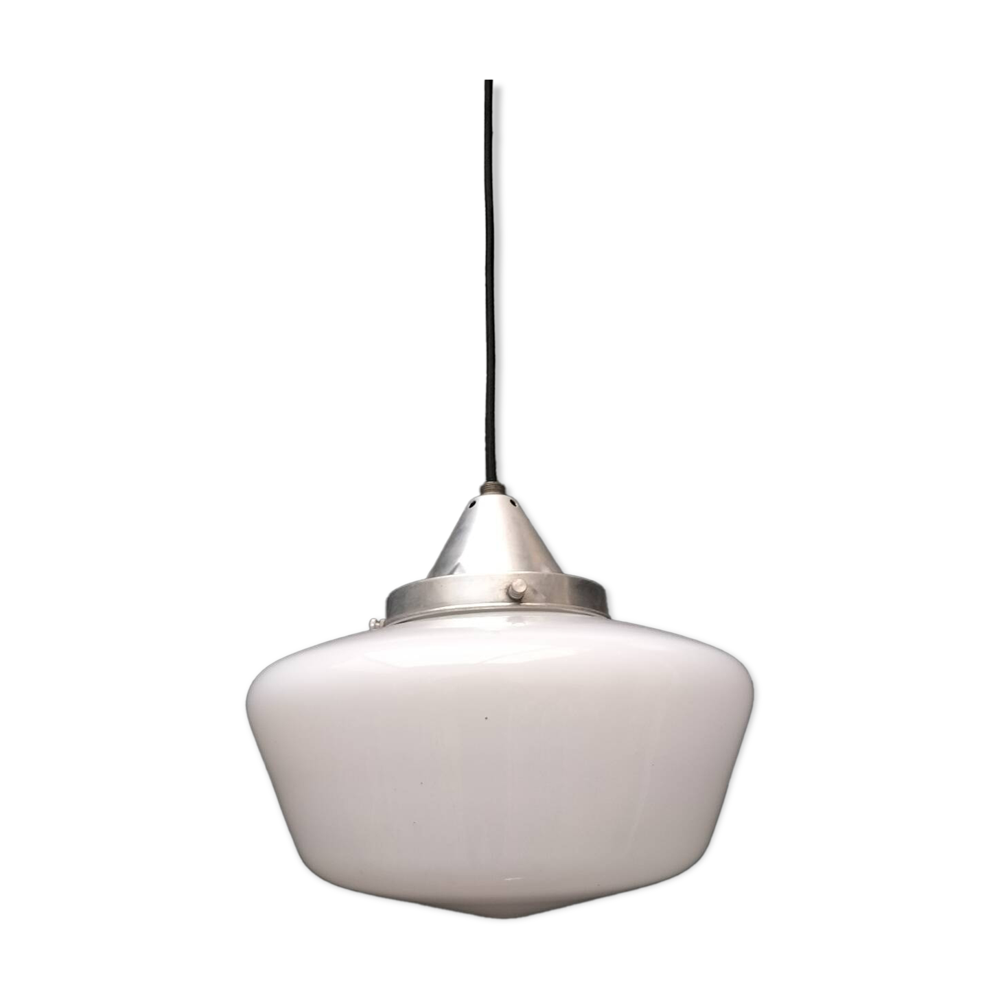 Opaline suspension