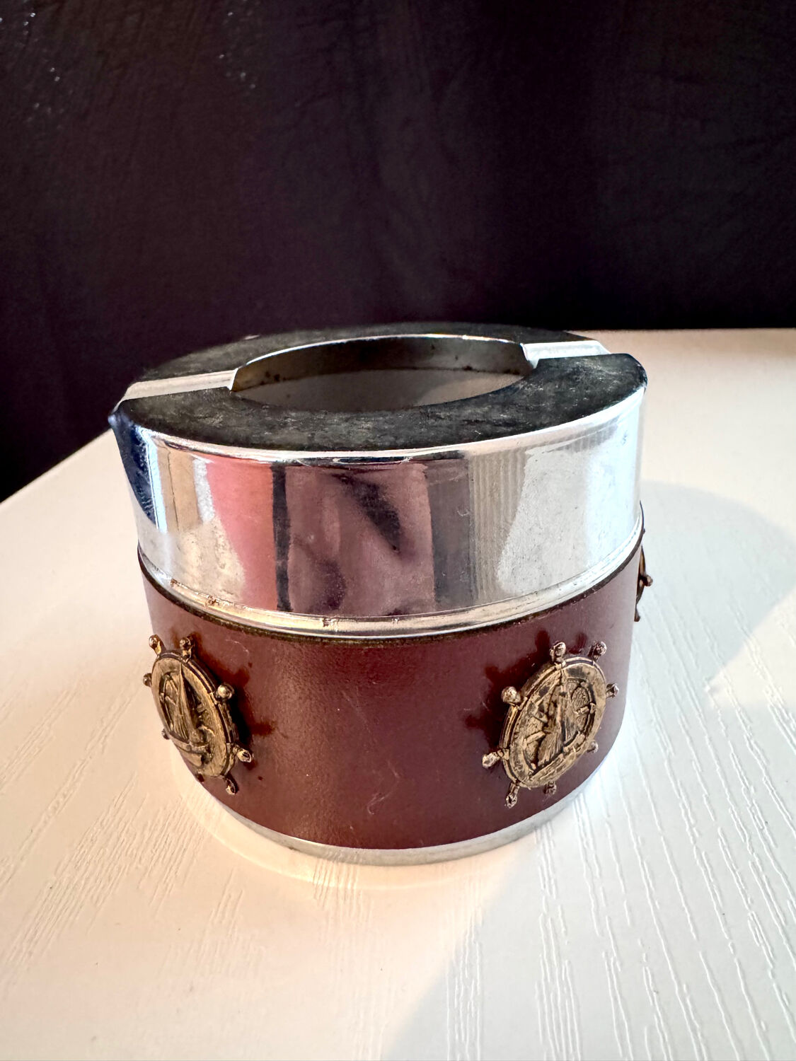 Vintage table set: lighter + marine-themed pots – retro style