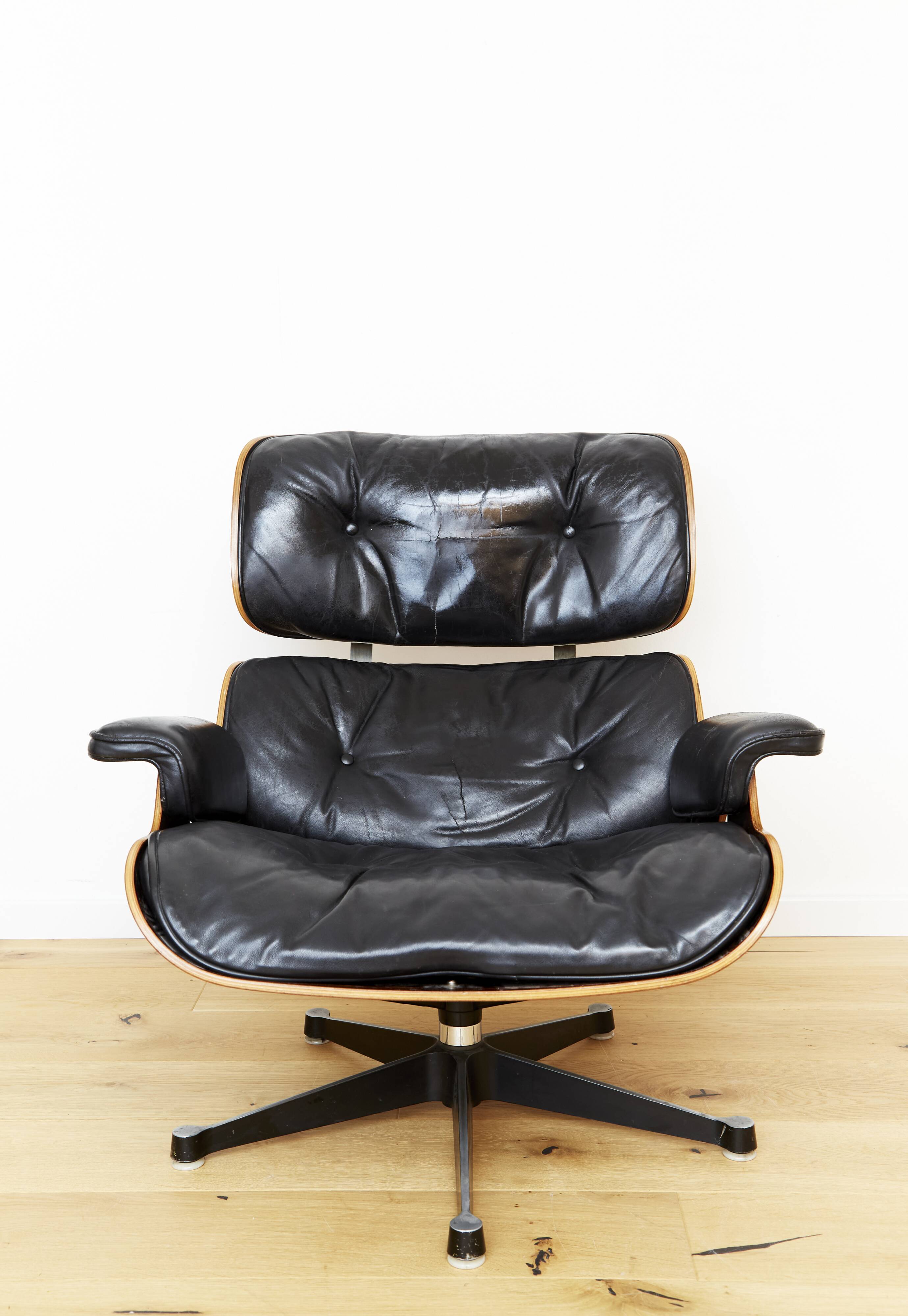 Fauteuil et pouf Charles & Ray Eames pour Herman Miller
