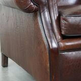 Fauteuil anglais ancien en cuir de mouton