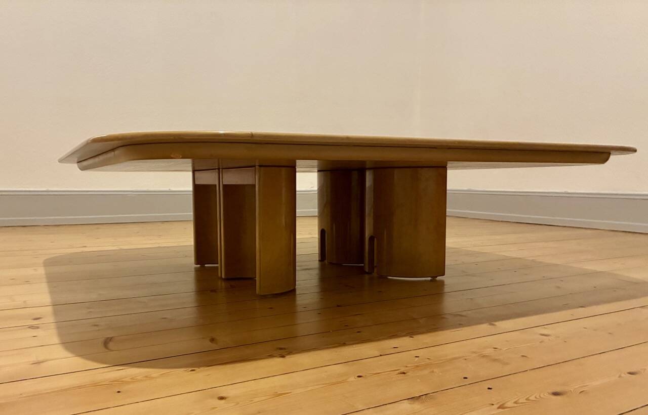 Coffee table by Giovanni OFFREDI (1927-2007) for Saporiti in burl wood.