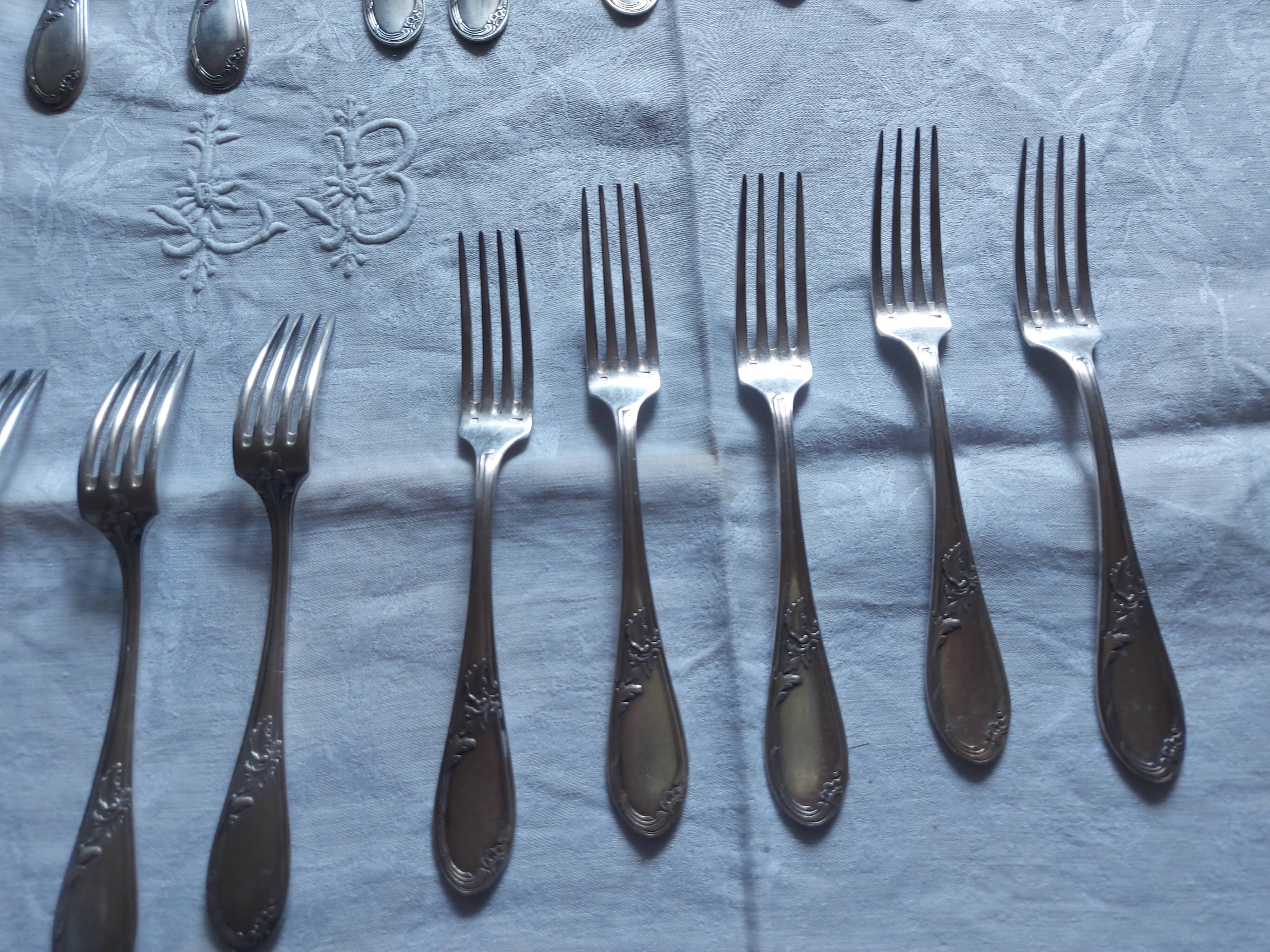 22 seats in silver metal Appolo, model Rocaille