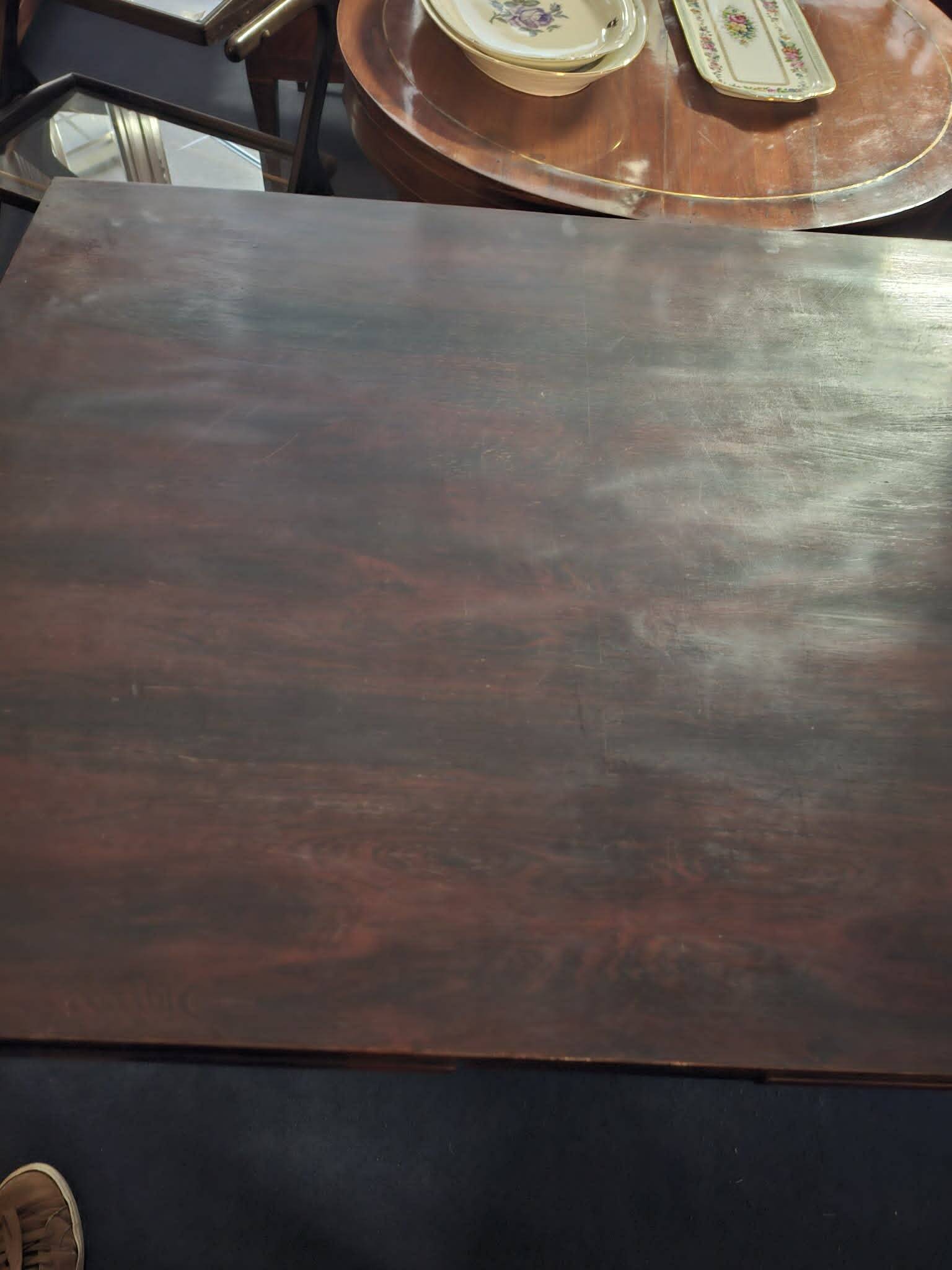 Art Deco dining table in rosewood, work from the 1930s.