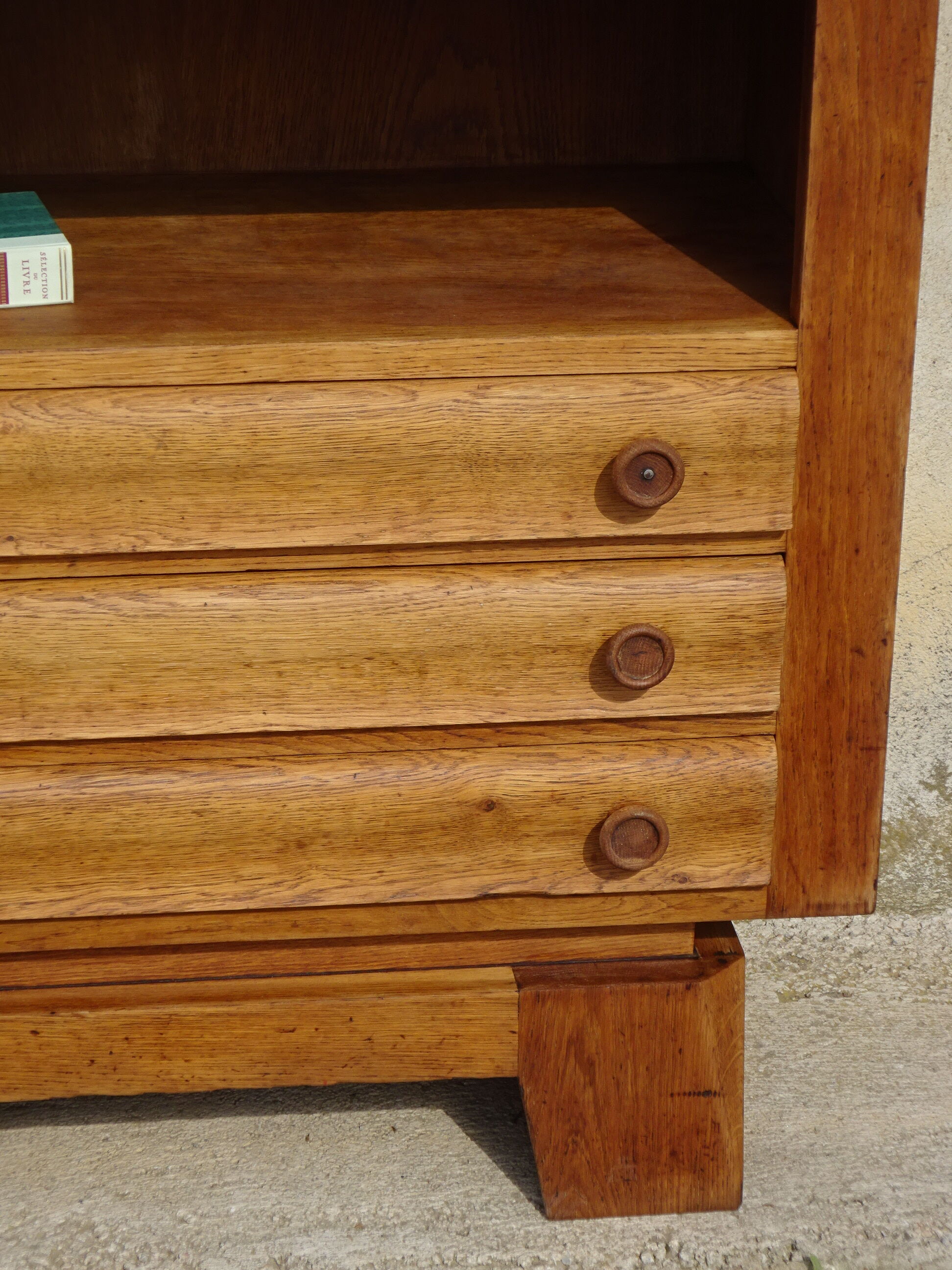 Old oak chest of drawers