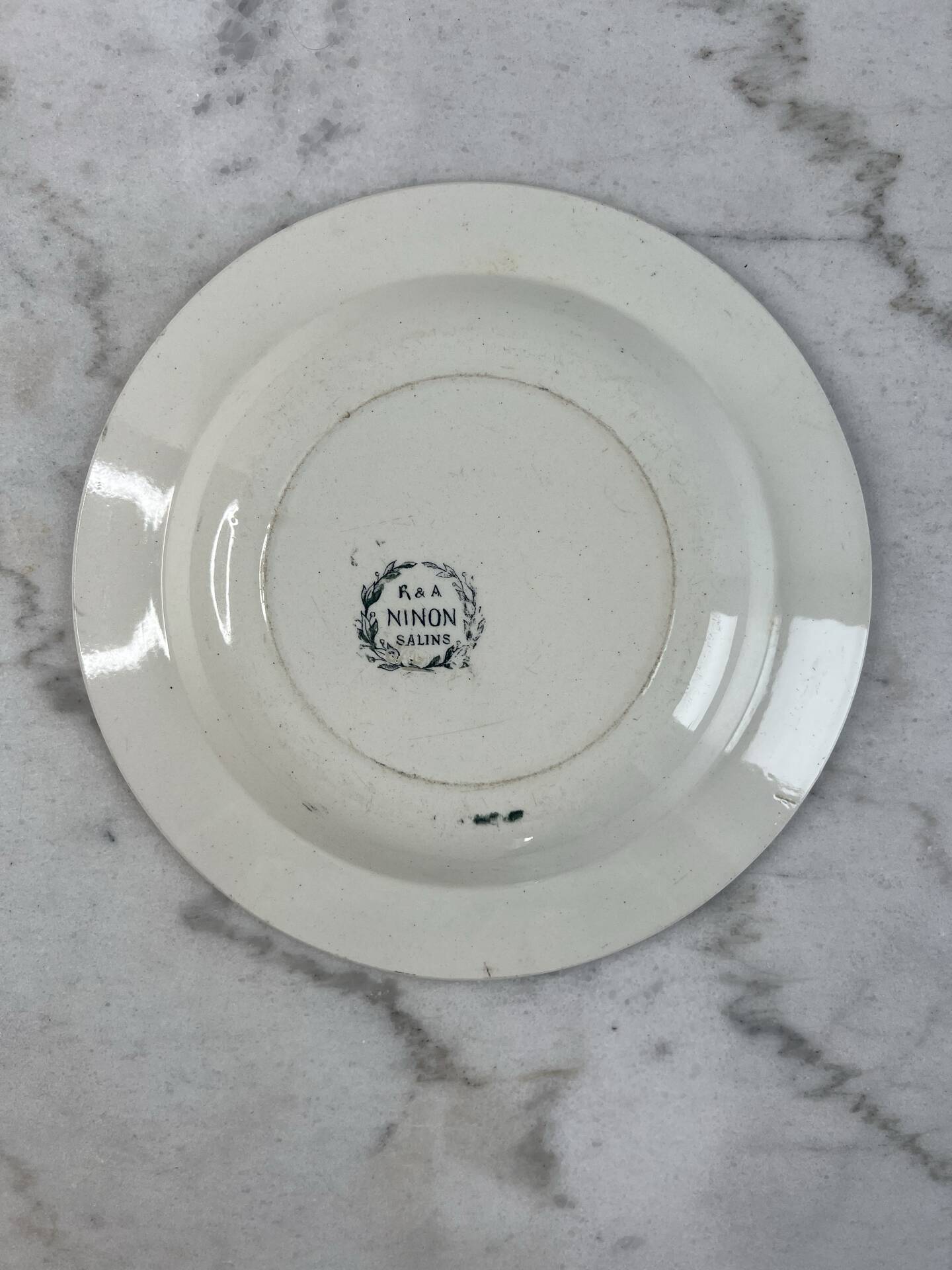 Assiette creuse en terre de fer R&A Ninon 24cm