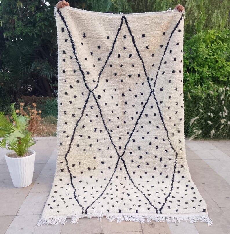 Traditional handmade Berber rug size 150 x 250 cm