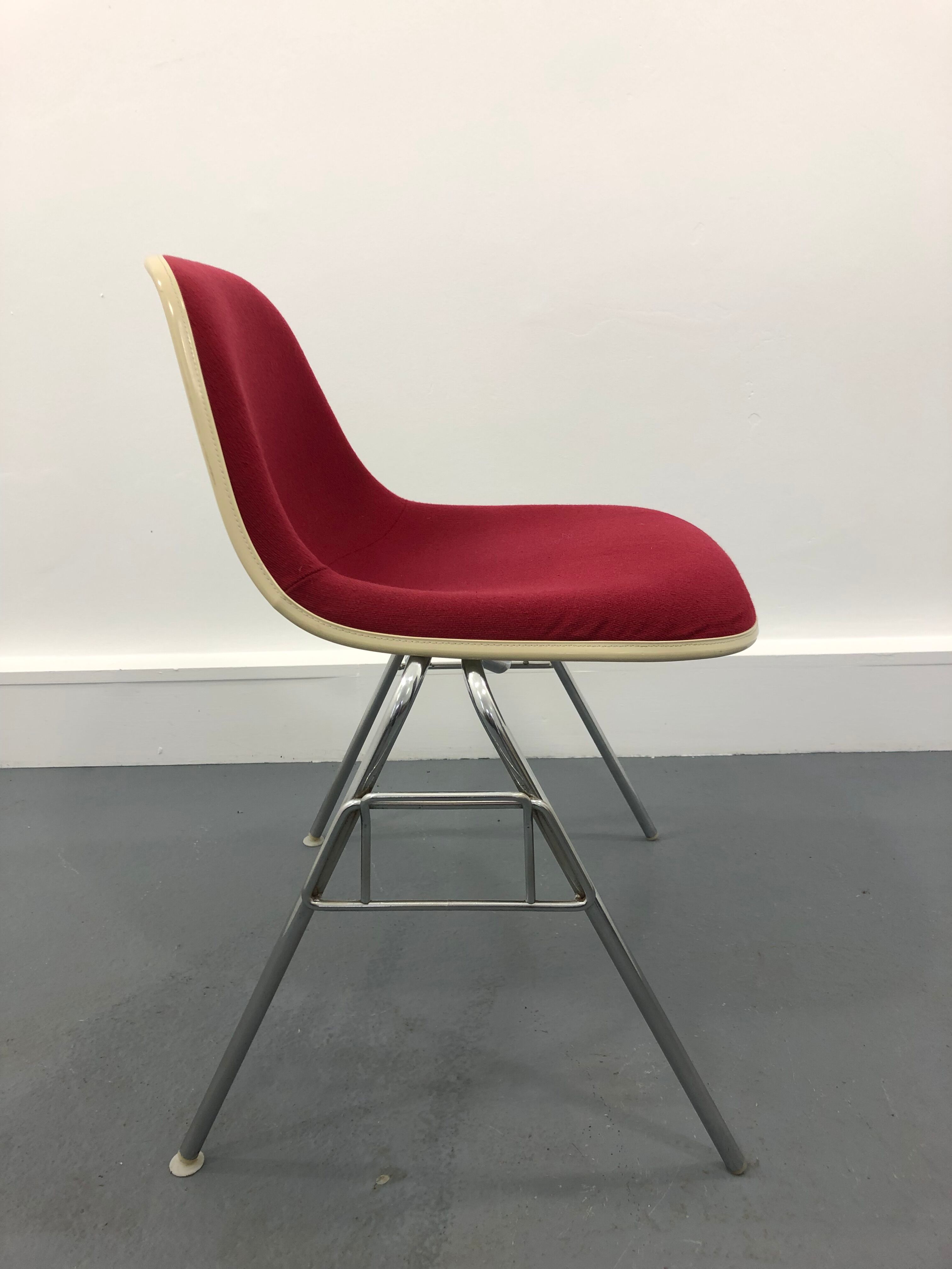 Chaise en fibre de verre par Charles & Ray Eames pour Vitra, années 1960