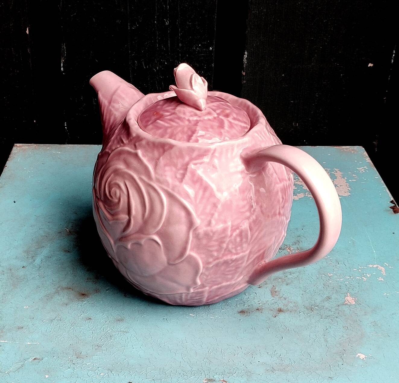 Théière en barbotine rose