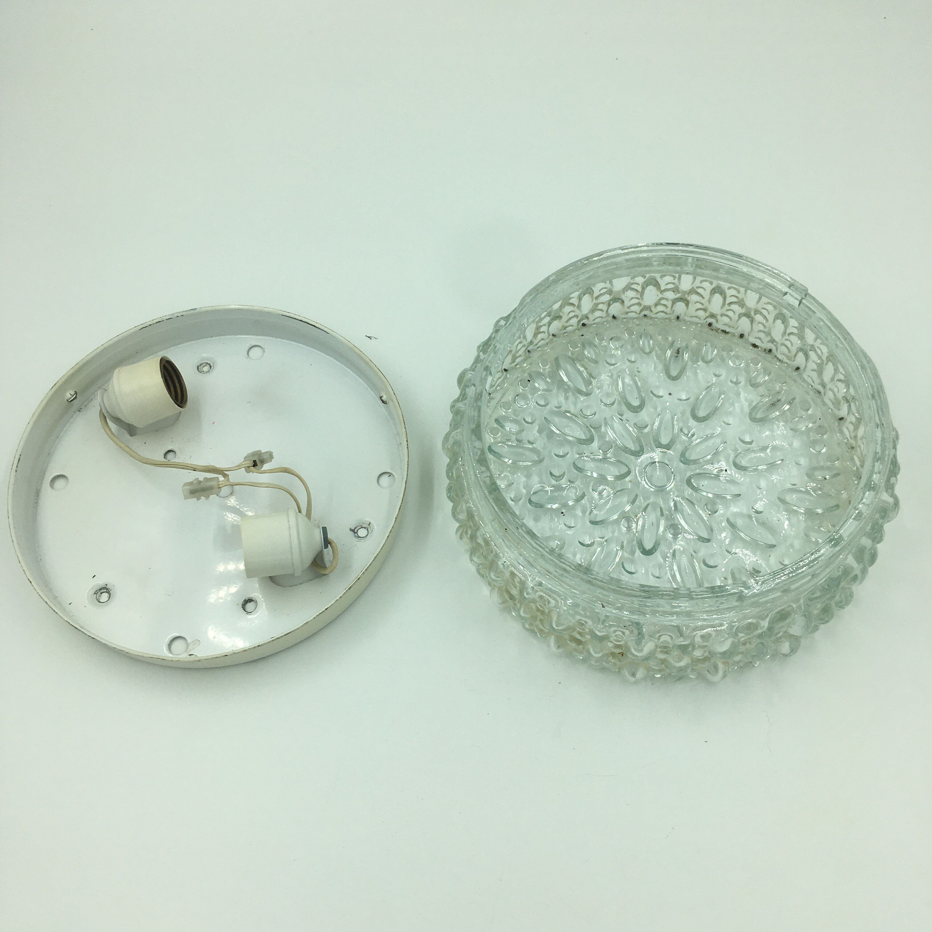 Round ceiling lamp in molded glass with relief