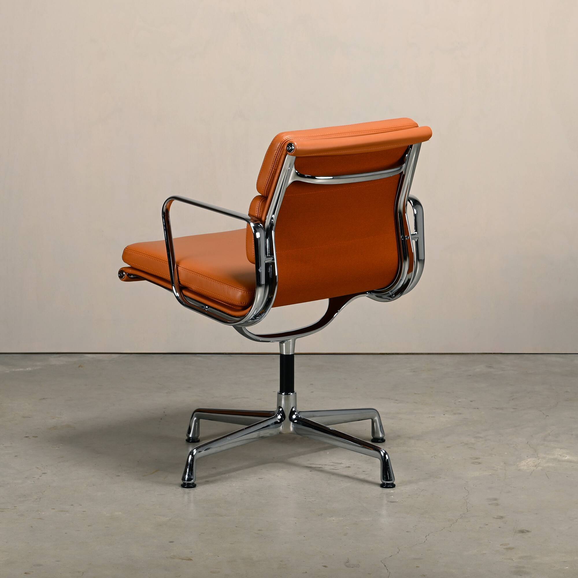 Charles & Ray Eames EA208 Soft Pad Chairs Chrome and Cognac leather, Vitra